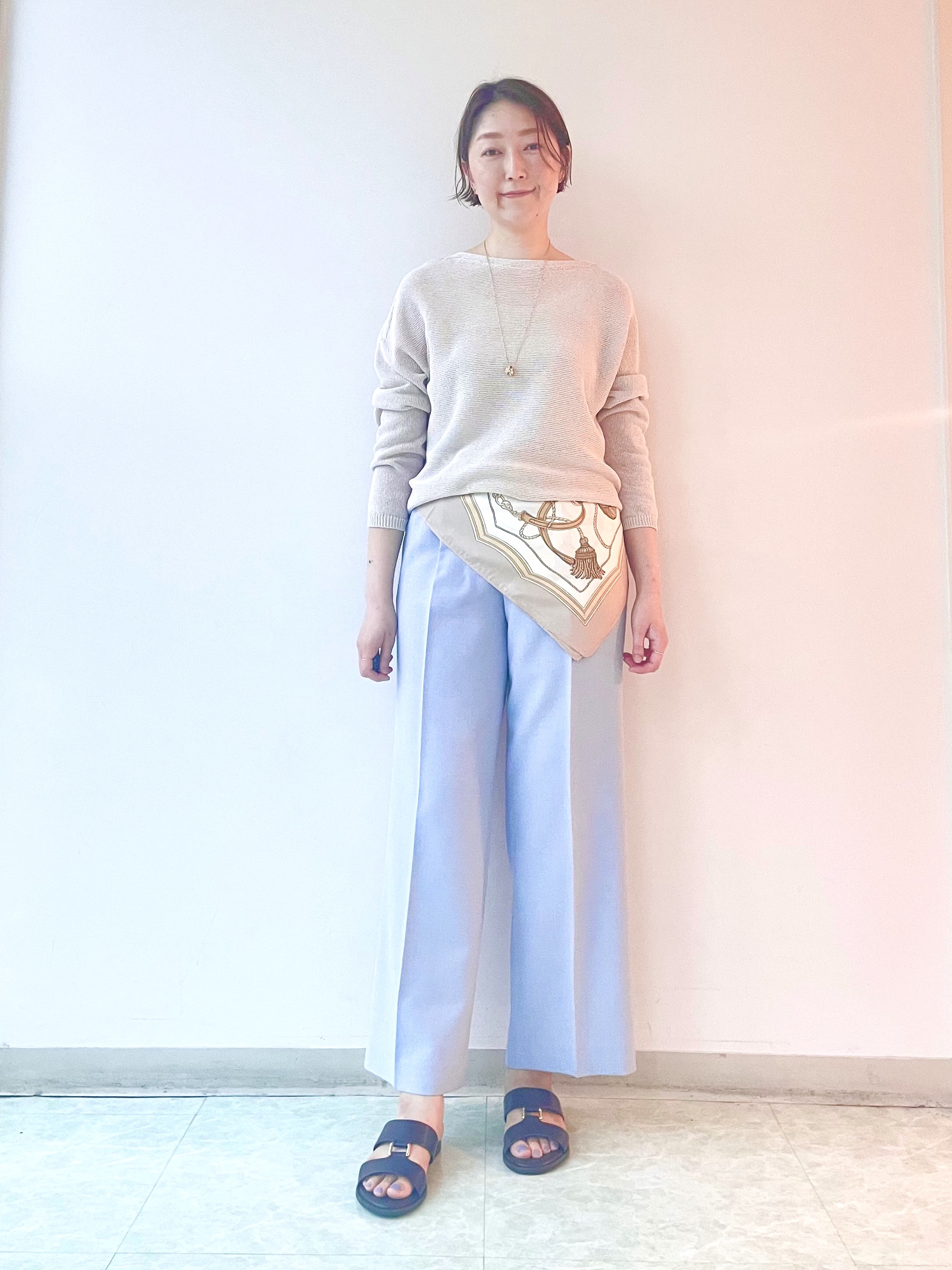aliceさんの「UNTITLED｜【古畑星夏さん着用/8色展開/程よい透け感】ドライタッチボートネックニット」を使ったコーディネート