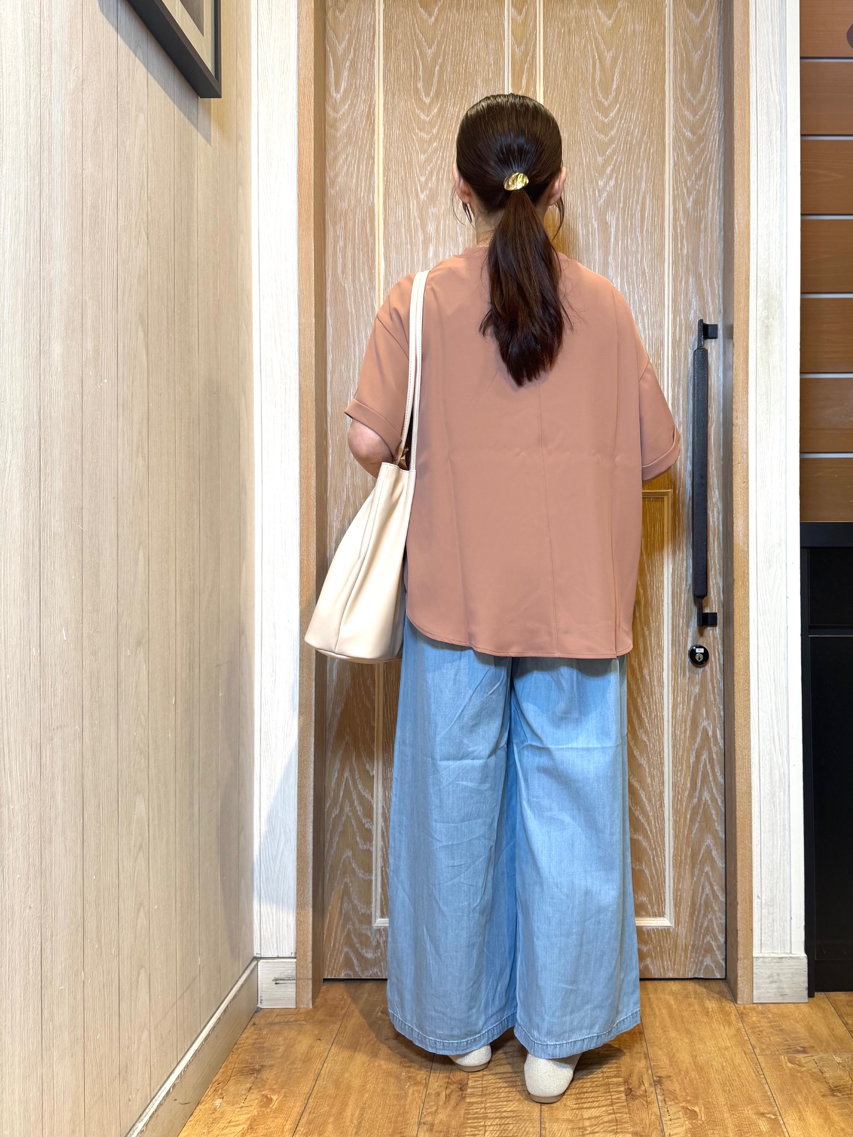 KAORIさんの「SHOO･LA･RUE｜【ひんやり/UV/S-LL/セットアップ可】やみつきになる肌触り さらさらぷるんトップス」を使ったコーディネート