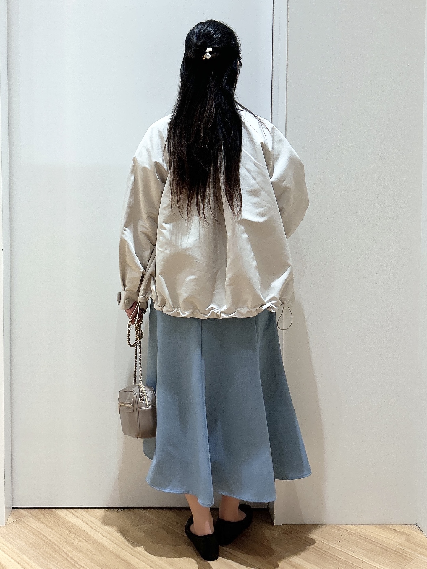 みいさんの「grove｜【貴島明日香さん着用】【撥水／シルエット2WAY】軽やかミドルトレンチコート」を使ったコーディネート