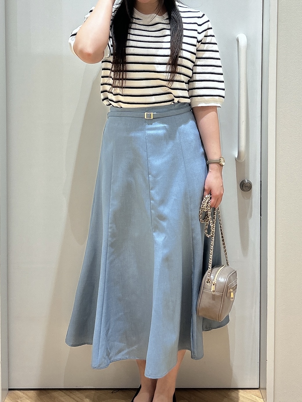 みいさんの「grove｜【貴島明日香さん着用】【撥水／シルエット2WAY】軽やかミドルトレンチコート」を使ったコーディネート