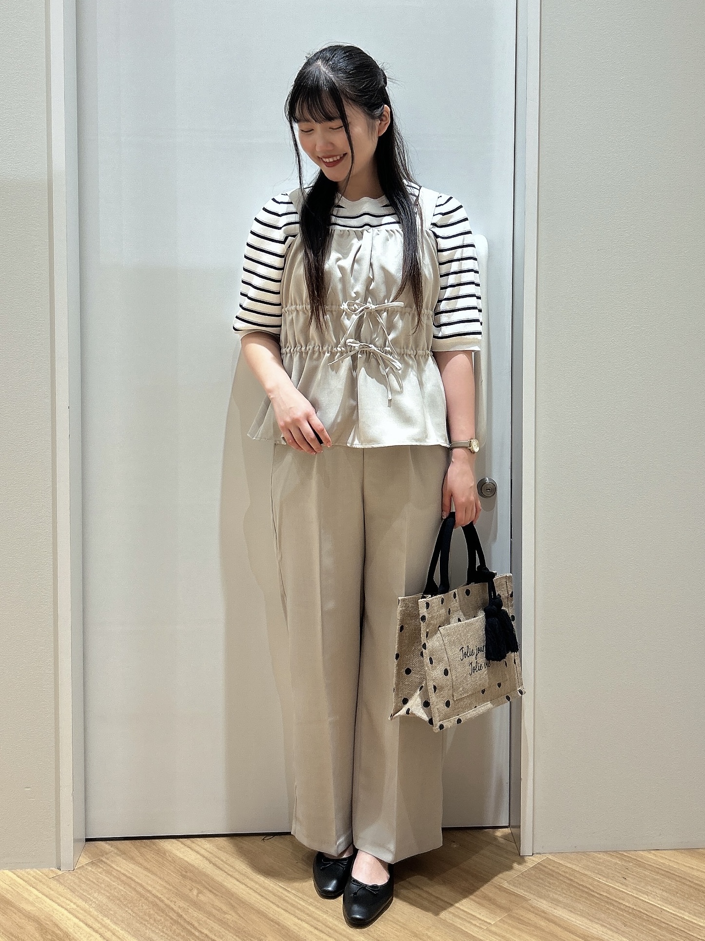 みいさんの「grove｜【貴島明日香さん着用】【撥水／シルエット2WAY】軽やかミドルトレンチコート」を使ったコーディネート