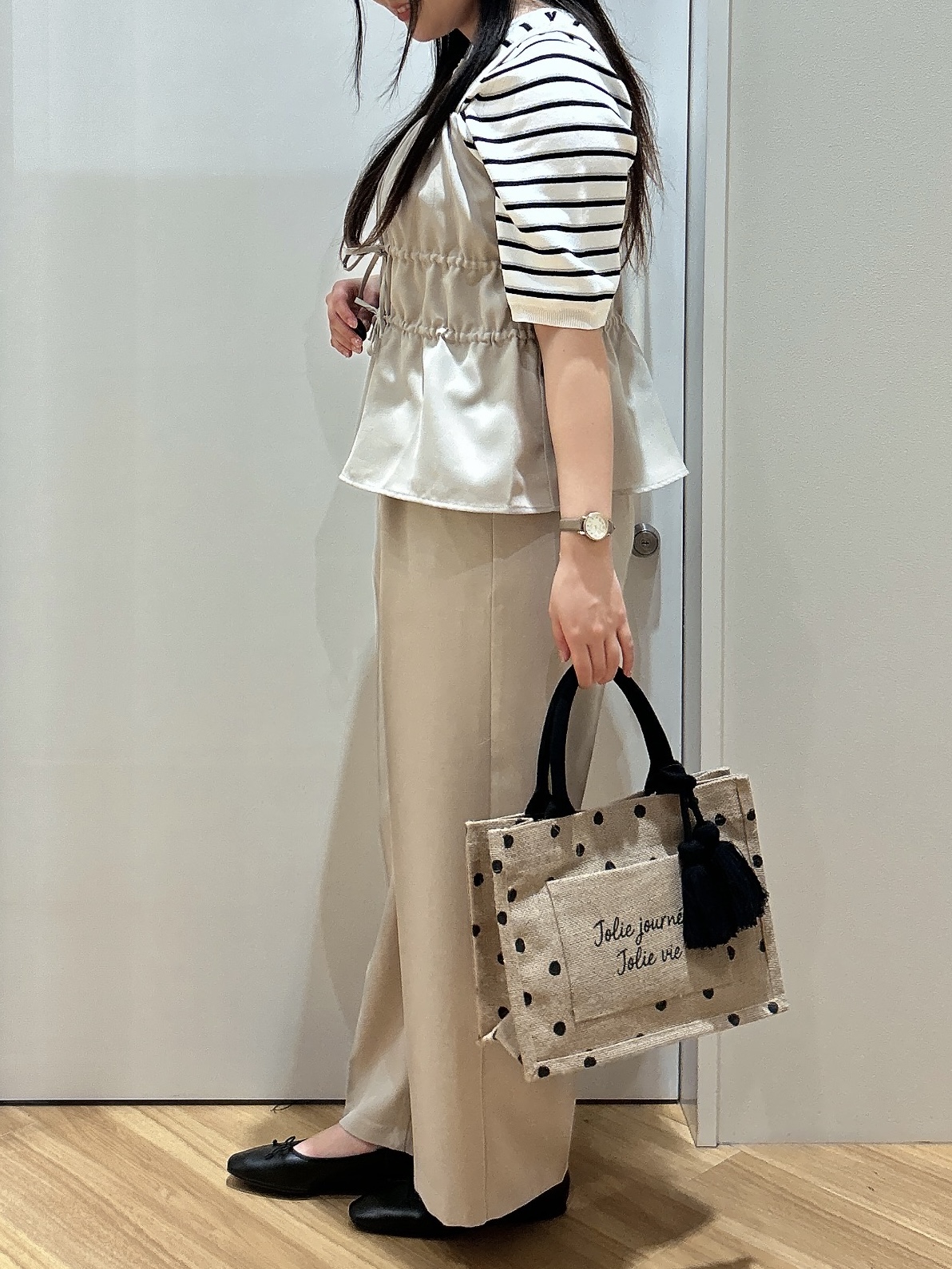 みいさんの「grove｜【貴島明日香さん着用】【撥水／シルエット2WAY】軽やかミドルトレンチコート」を使ったコーディネート