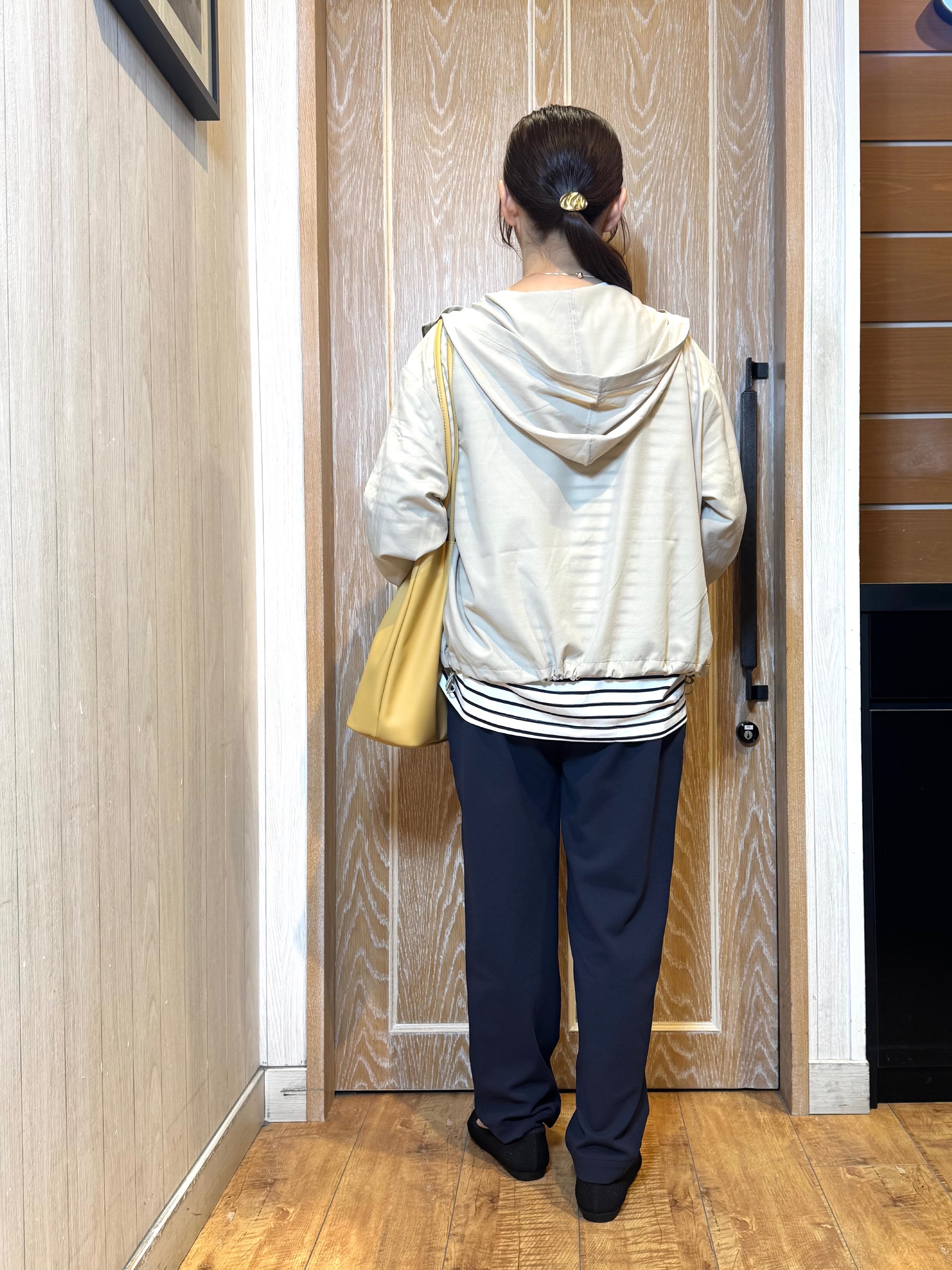 KAORIさんの「SHOO･LA･RUE｜【S-LL/UV】季節の変わり目に ゴールドパーツが上品なフード付きブルゾン」を使ったコーディネート