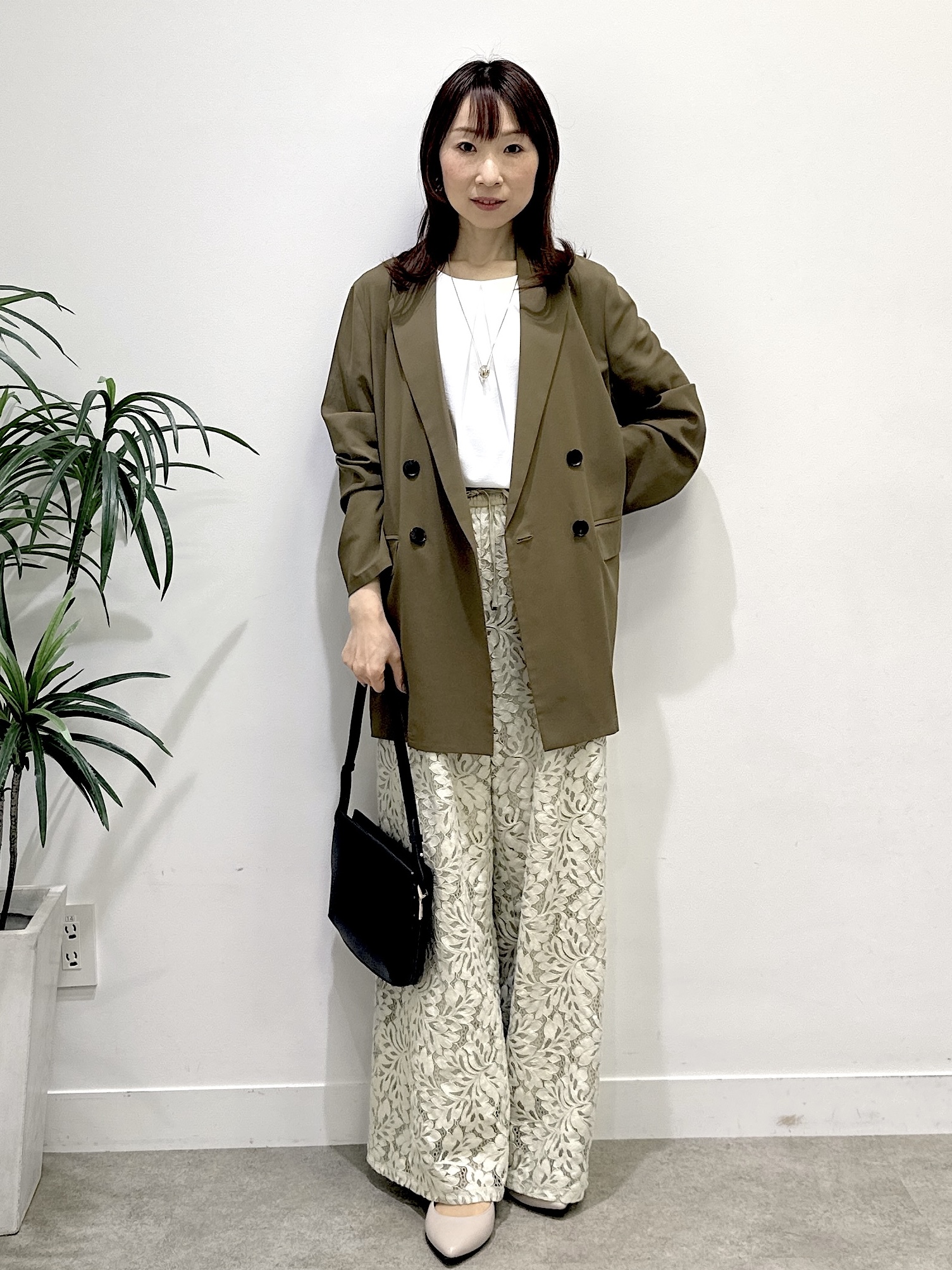 Miwaさんの「UNTITLED｜【前後2WAY/はっ水/セットアップ可】リラクシーフレンチスリーブブラウス」を使ったコーディネート