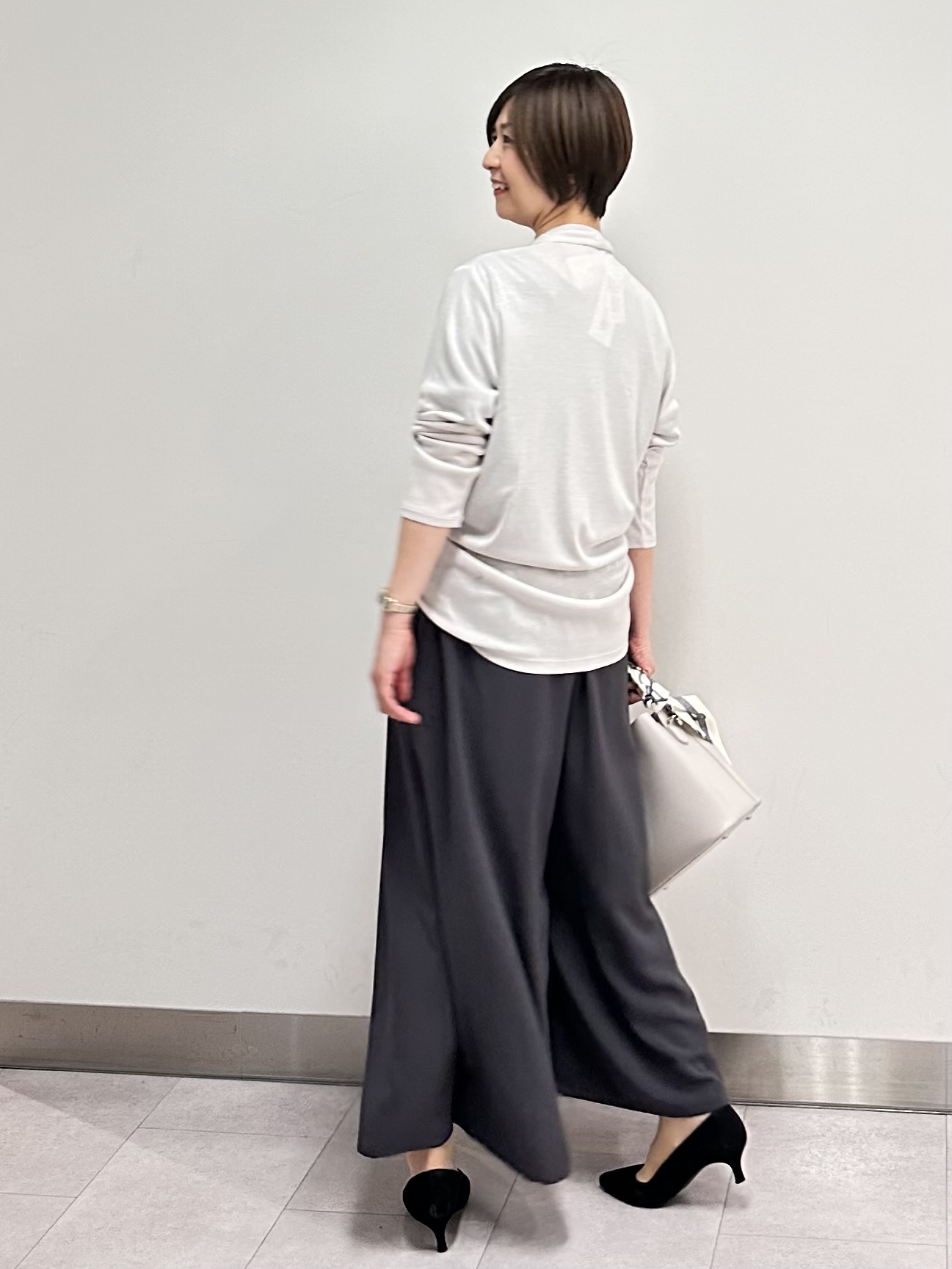 みなこさんの「UNTITLED｜【前後2WAY/はっ水/セットアップ可】リラクシーフレンチスリーブブラウス」を使ったコーディネート