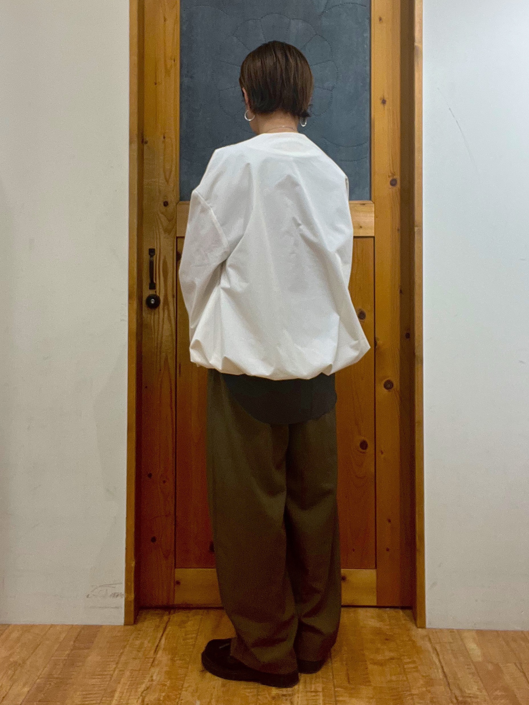 ゆみさんの「SHOO･LA･RUE｜【防風/撥水/S-LL】お顔回りすっきり見え　Vネックバルーンブルゾン」を使ったコーディネート