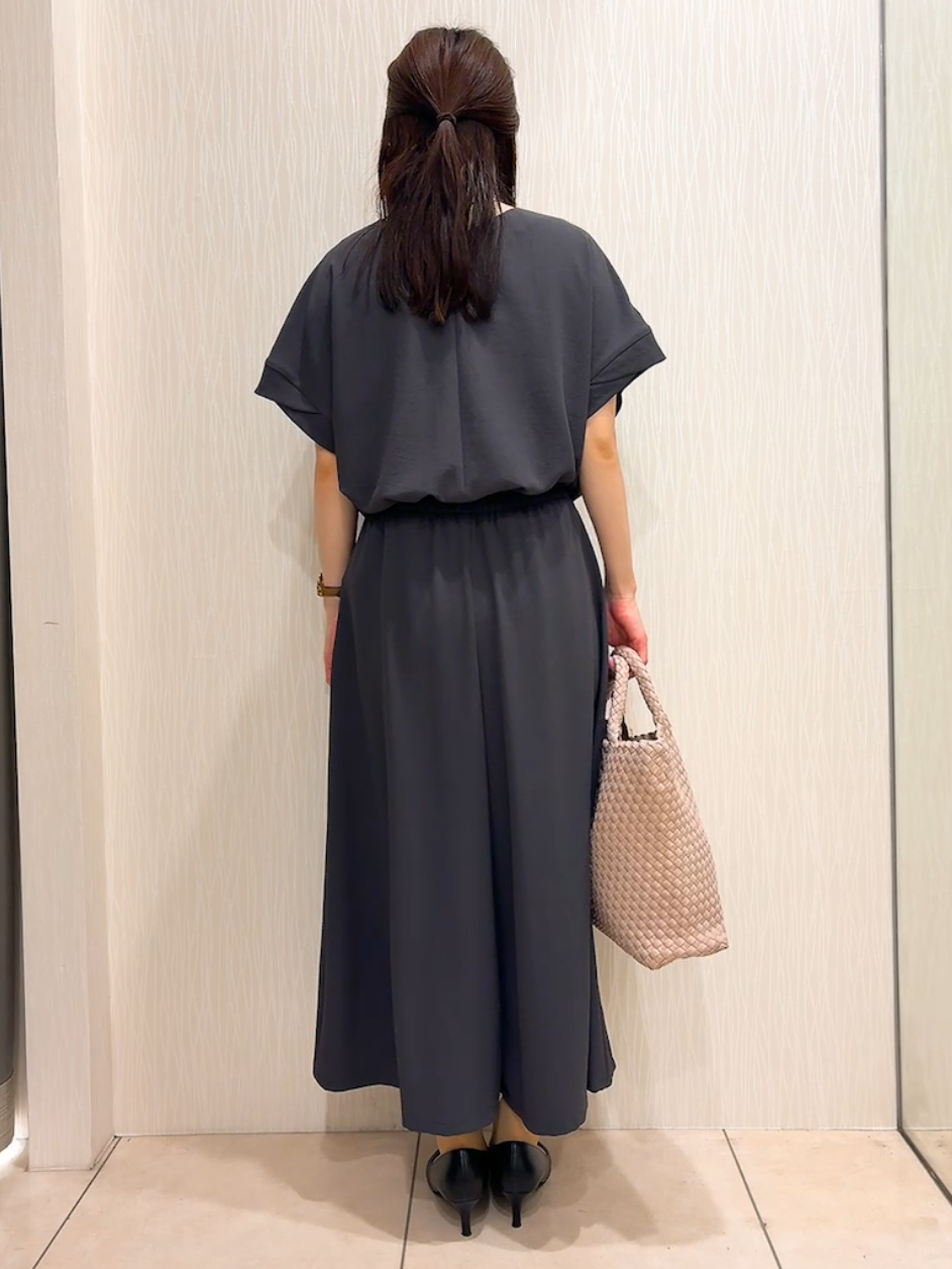 SAHOさんの「UNTITLED｜【前後2WAY/はっ水/セットアップ可】リラクシーフレンチスリーブブラウス」を使ったコーディネート