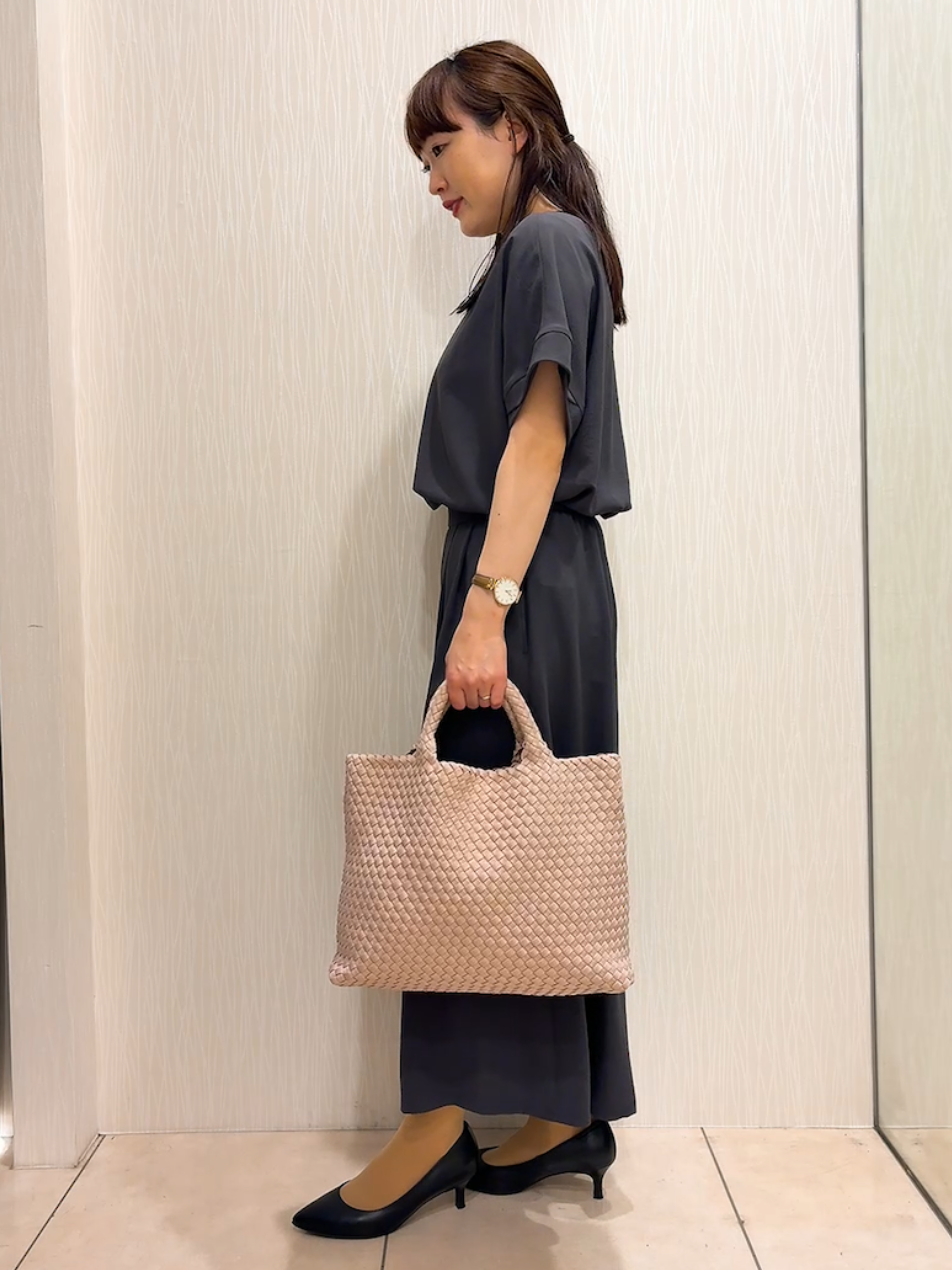 SAHOさんの「UNTITLED｜【前後2WAY/はっ水/セットアップ可】リラクシーフレンチスリーブブラウス」を使ったコーディネート