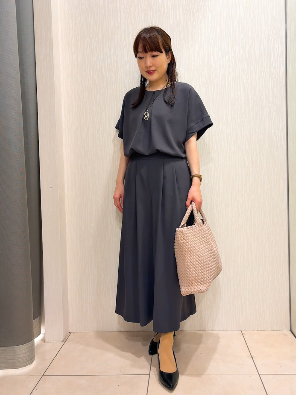 SAHOさんの「UNTITLED｜【前後2WAY/はっ水/セットアップ可】リラクシーフレンチスリーブブラウス」を使ったコーディネート