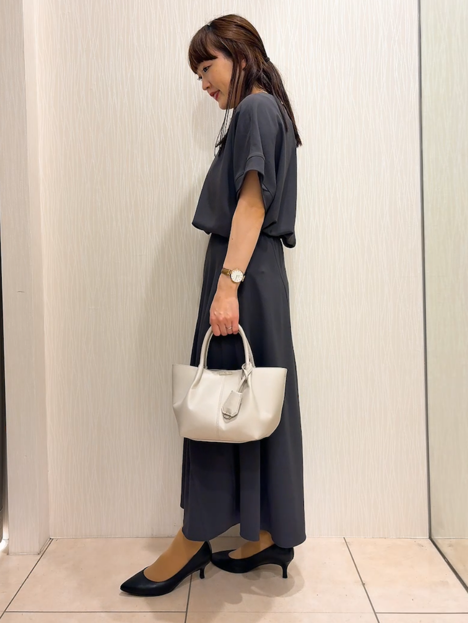 SAHOさんの「UNTITLED｜【前後2WAY/はっ水/セットアップ可】リラクシーフレンチスリーブブラウス」を使ったコーディネート
