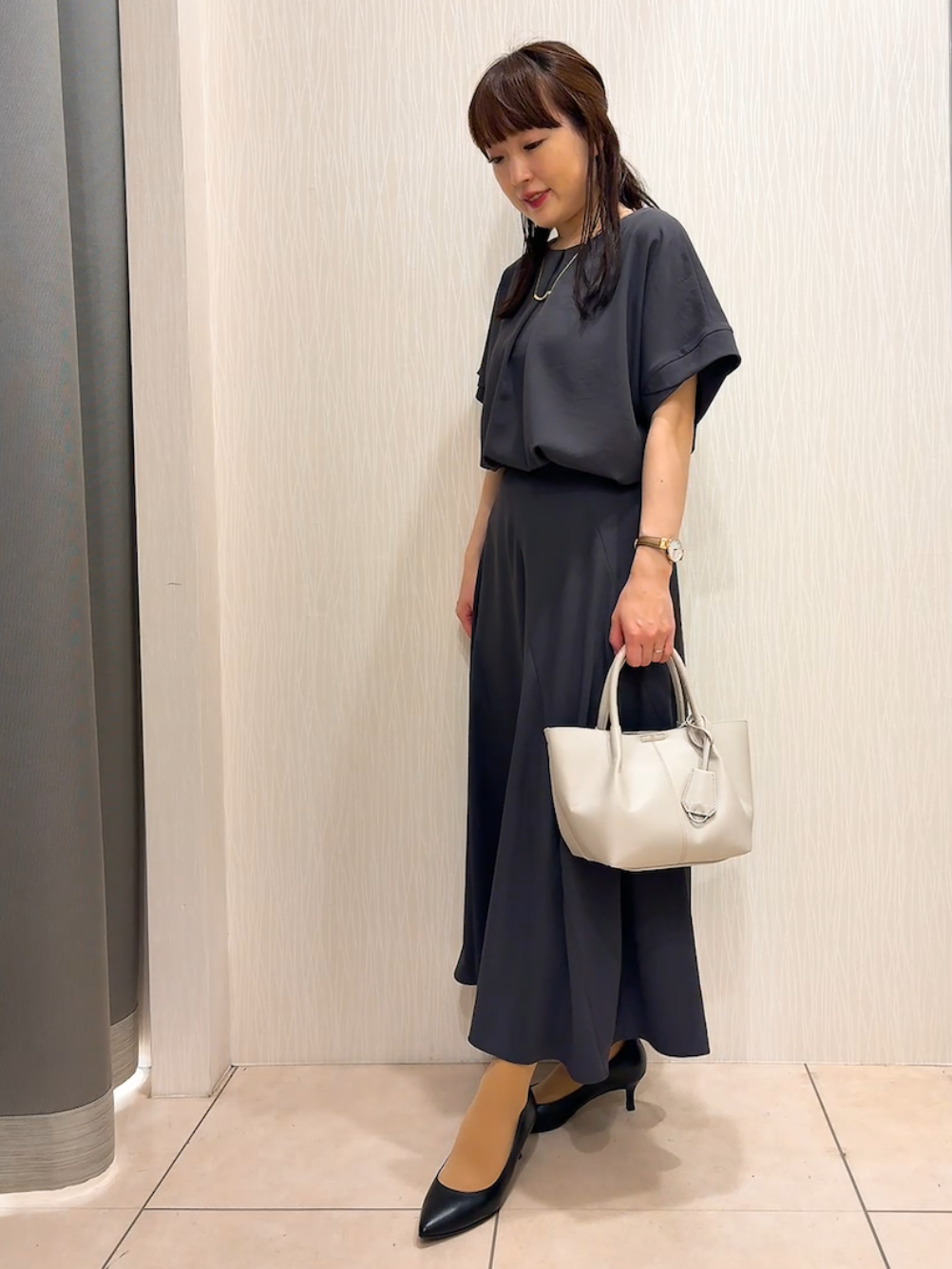 SAHOさんの「UNTITLED｜【前後2WAY/はっ水/セットアップ可】リラクシーフレンチスリーブブラウス」を使ったコーディネート