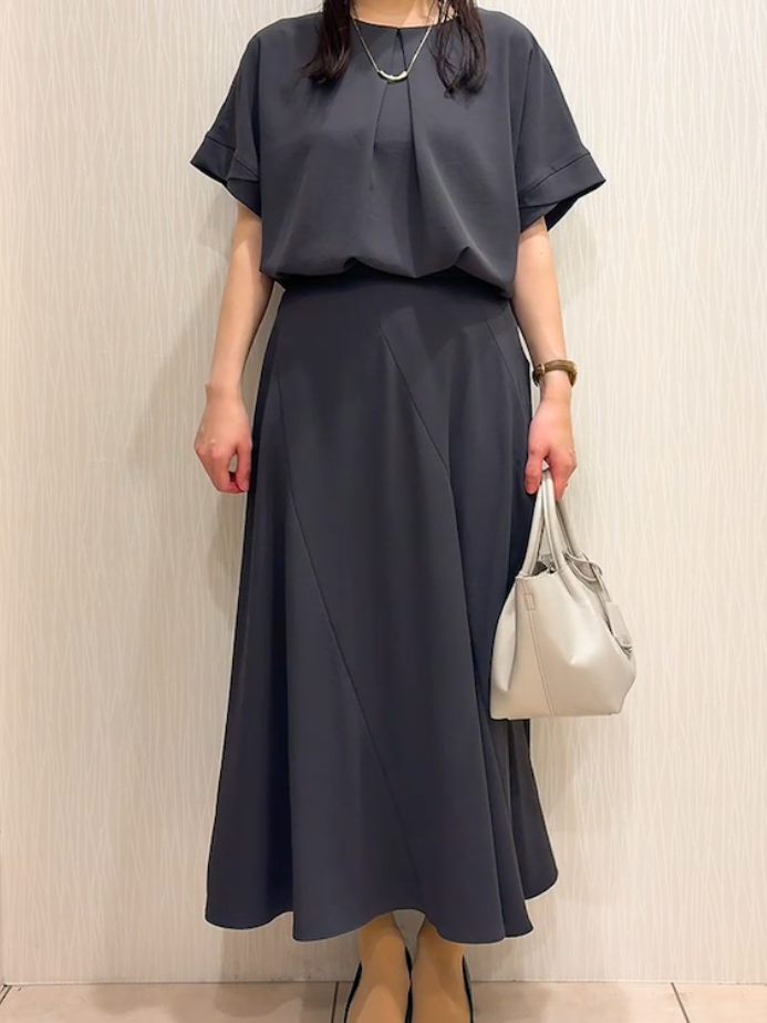 SAHOさんの「UNTITLED｜【前後2WAY/はっ水/セットアップ可】リラクシーフレンチスリーブブラウス」を使ったコーディネート