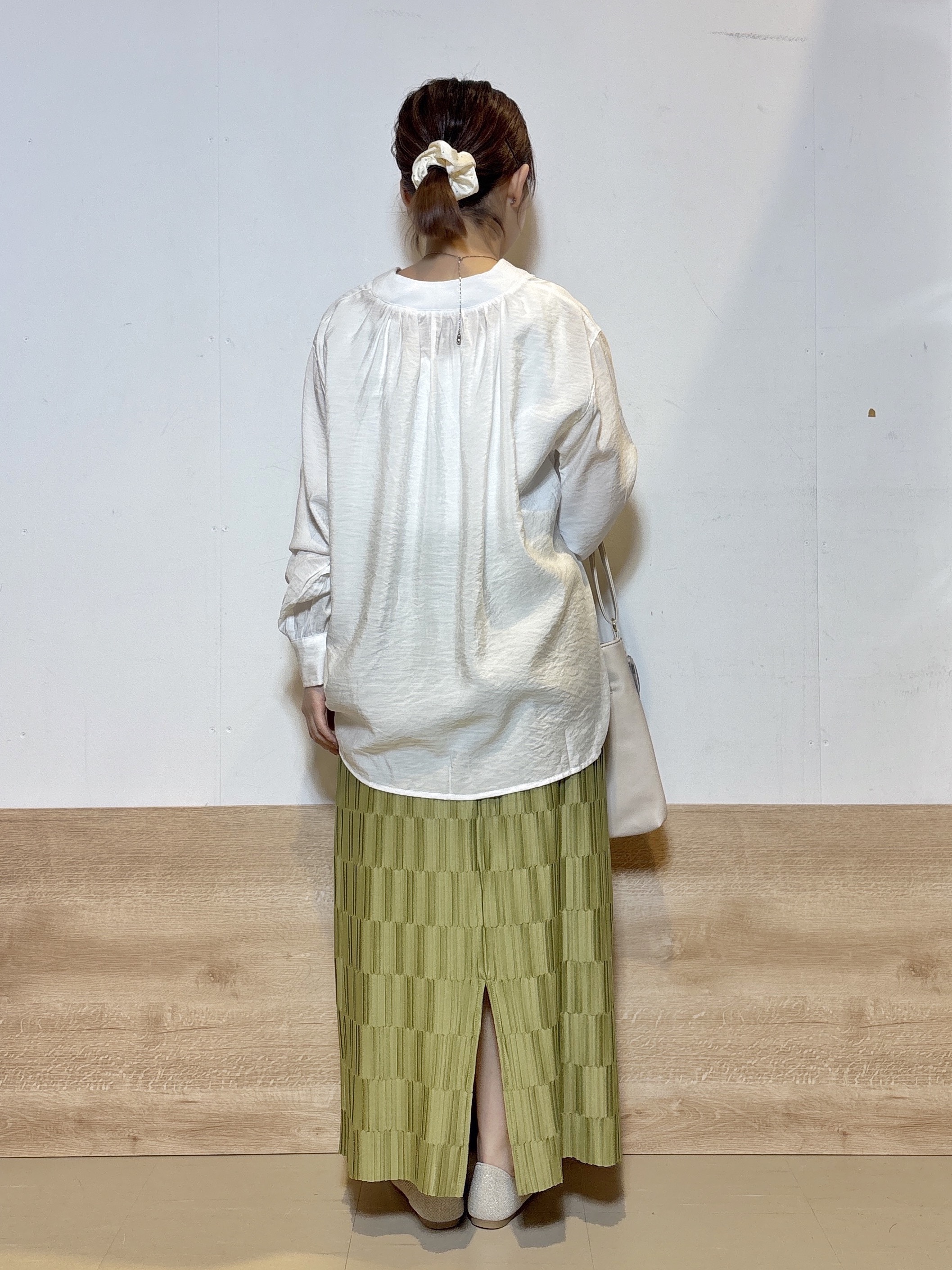 るねさんの「SHOO･LA･RUE｜【S-LL/体型カバー/Aライン】身体のラインを拾いにくい シアーシャツカーディガン」を使ったコーディネート