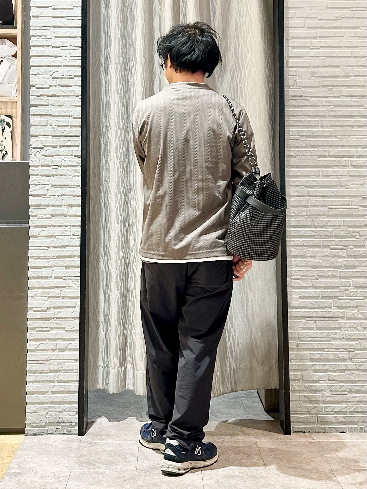 KENJI Iさんの「THE SHOP TK｜【程よく品のある着こなし】ジャカード フェイクレイヤード長袖Tシャツ 洗濯機OK」を使ったコーディネート