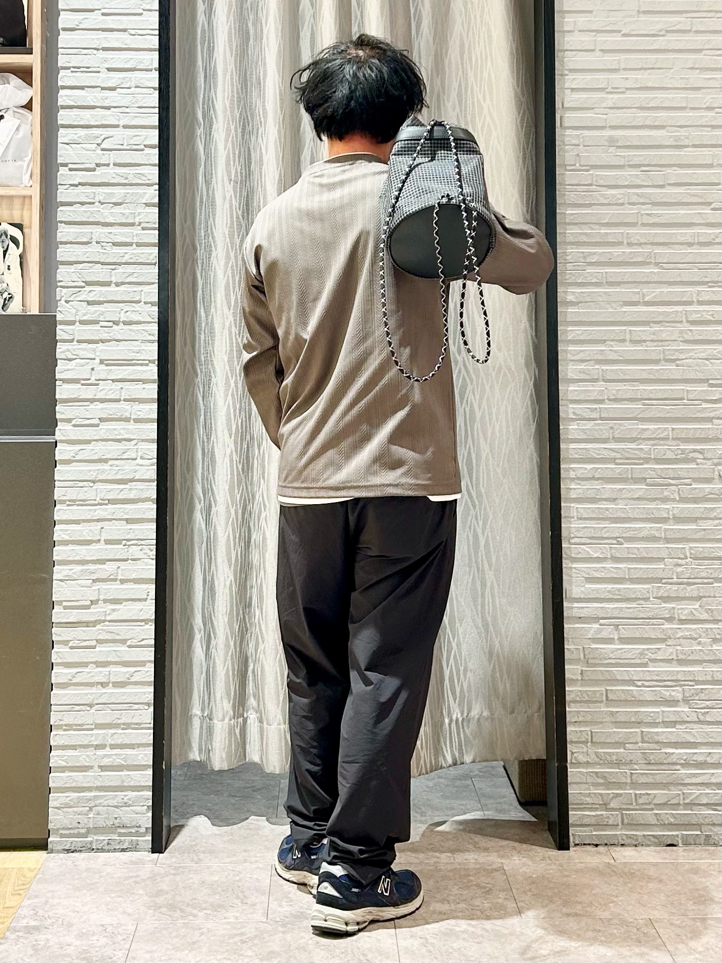 KENJI Iさんの「THE SHOP TK｜【程よく品のある着こなし】ジャカード フェイクレイヤード長袖Tシャツ 洗濯機OK」を使ったコーディネート