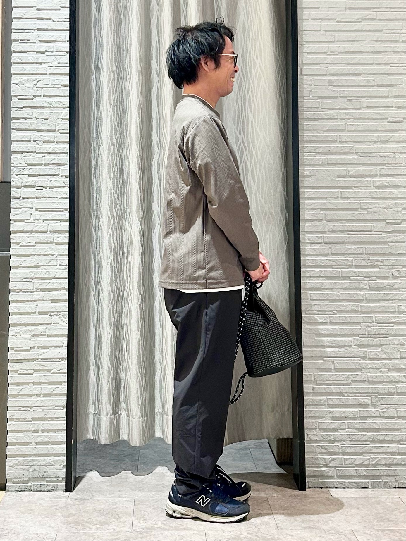 KENJI Iさんの「THE SHOP TK｜【程よく品のある着こなし】ジャカード フェイクレイヤード長袖Tシャツ 洗濯機OK」を使ったコーディネート