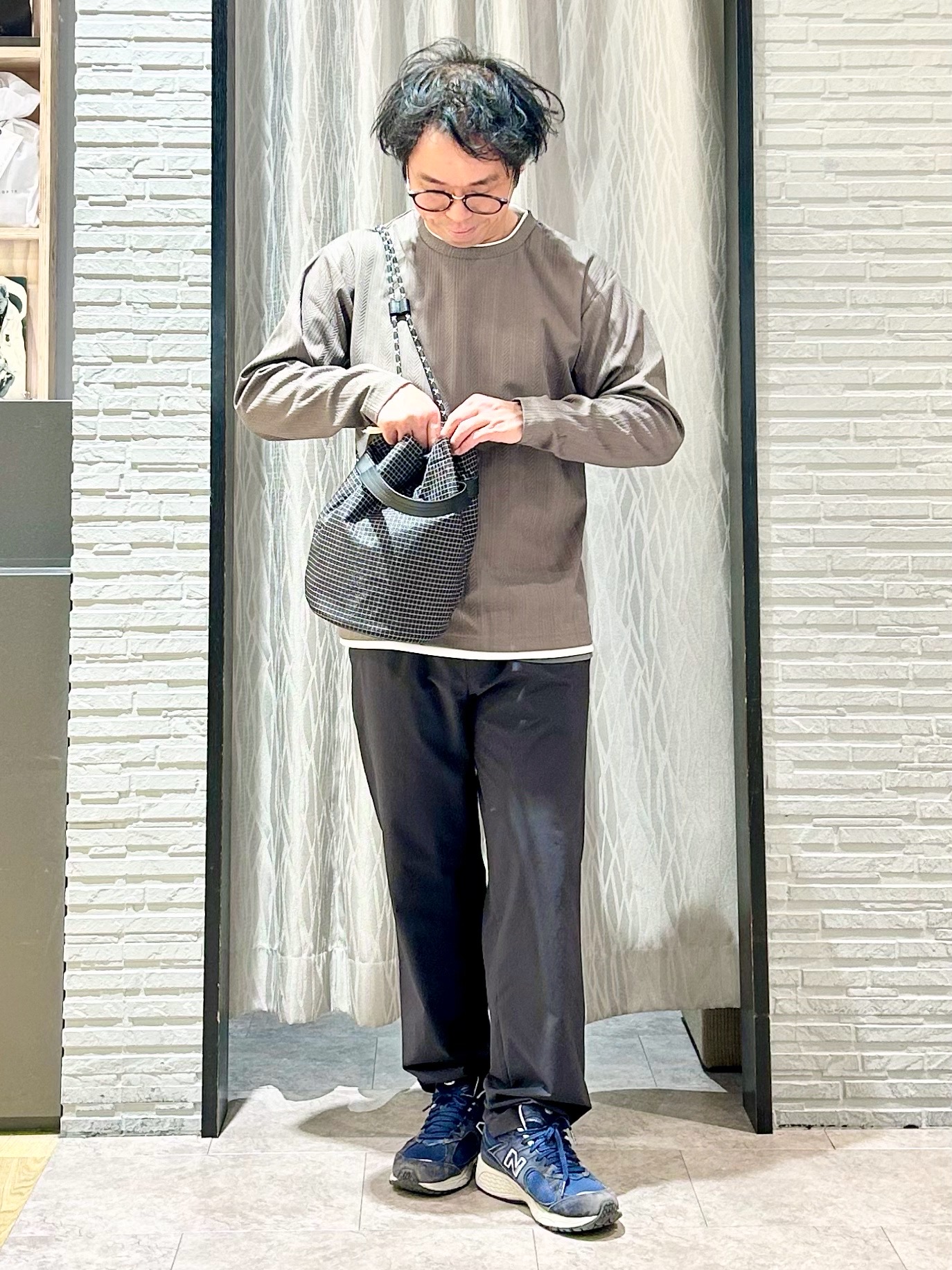 KENJI Iさんの「THE SHOP TK｜【程よく品のある着こなし】ジャカード フェイクレイヤード長袖Tシャツ 洗濯機OK」を使ったコーディネート