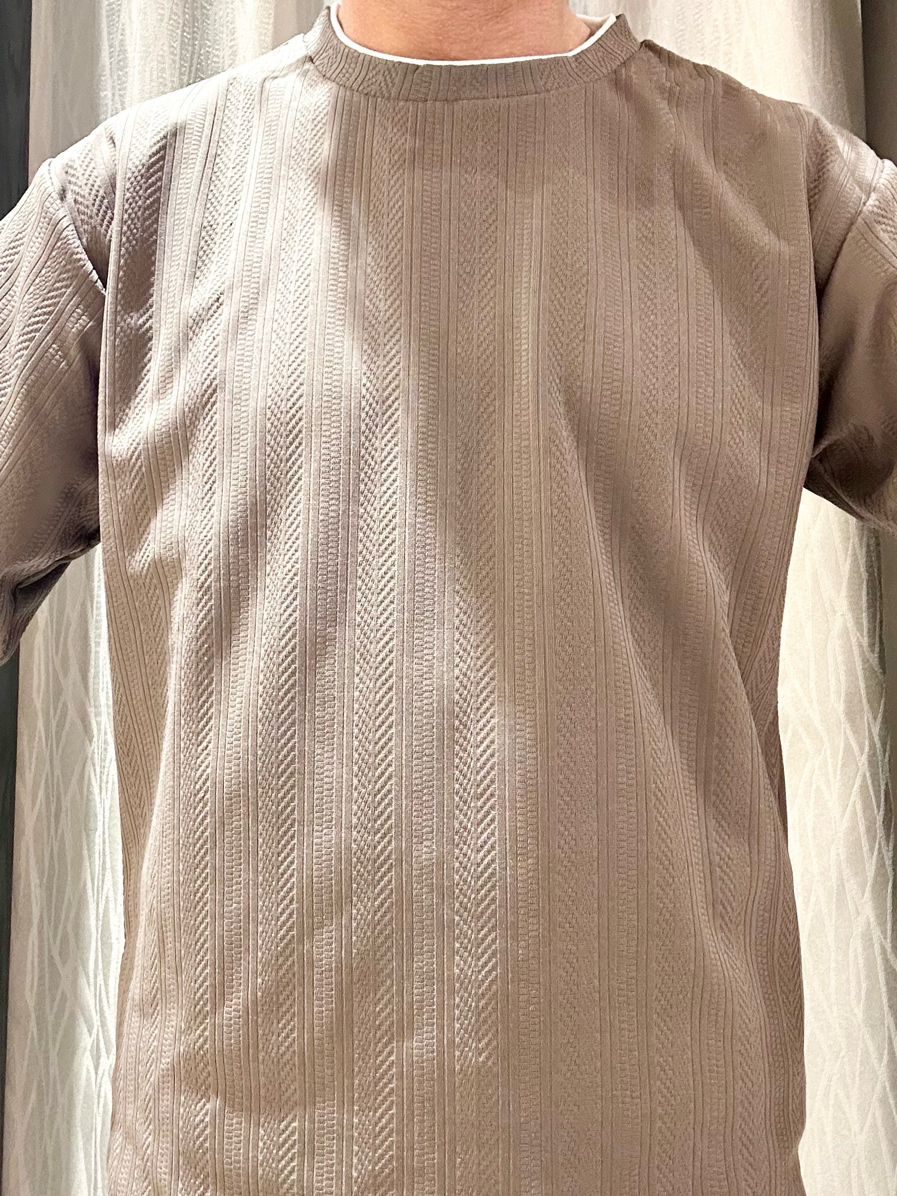 KENJI Iさんの「THE SHOP TK｜【程よく品のある着こなし】ジャカード フェイクレイヤード長袖Tシャツ 洗濯機OK」を使ったコーディネート