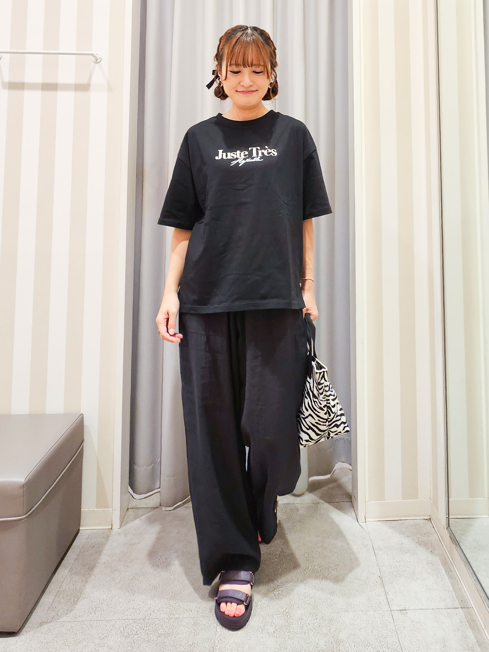ゆゆさんの「SHOO･LA･RUE｜【S-LL/UV】季節の変わり目に ゴールドパーツが上品なフード付きブルゾン」を使ったコーディネート