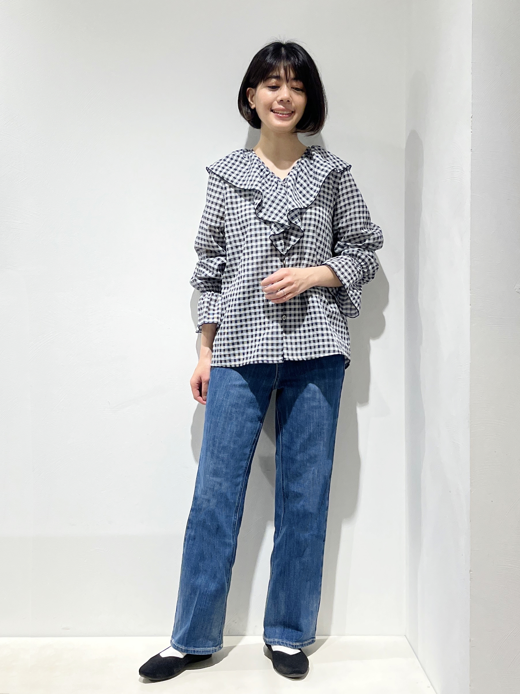 Fujiharuさんの「grove｜【貴島明日香さん着用】【撥水／シルエット2WAY】軽やかミドルトレンチコート」を使ったコーディネート