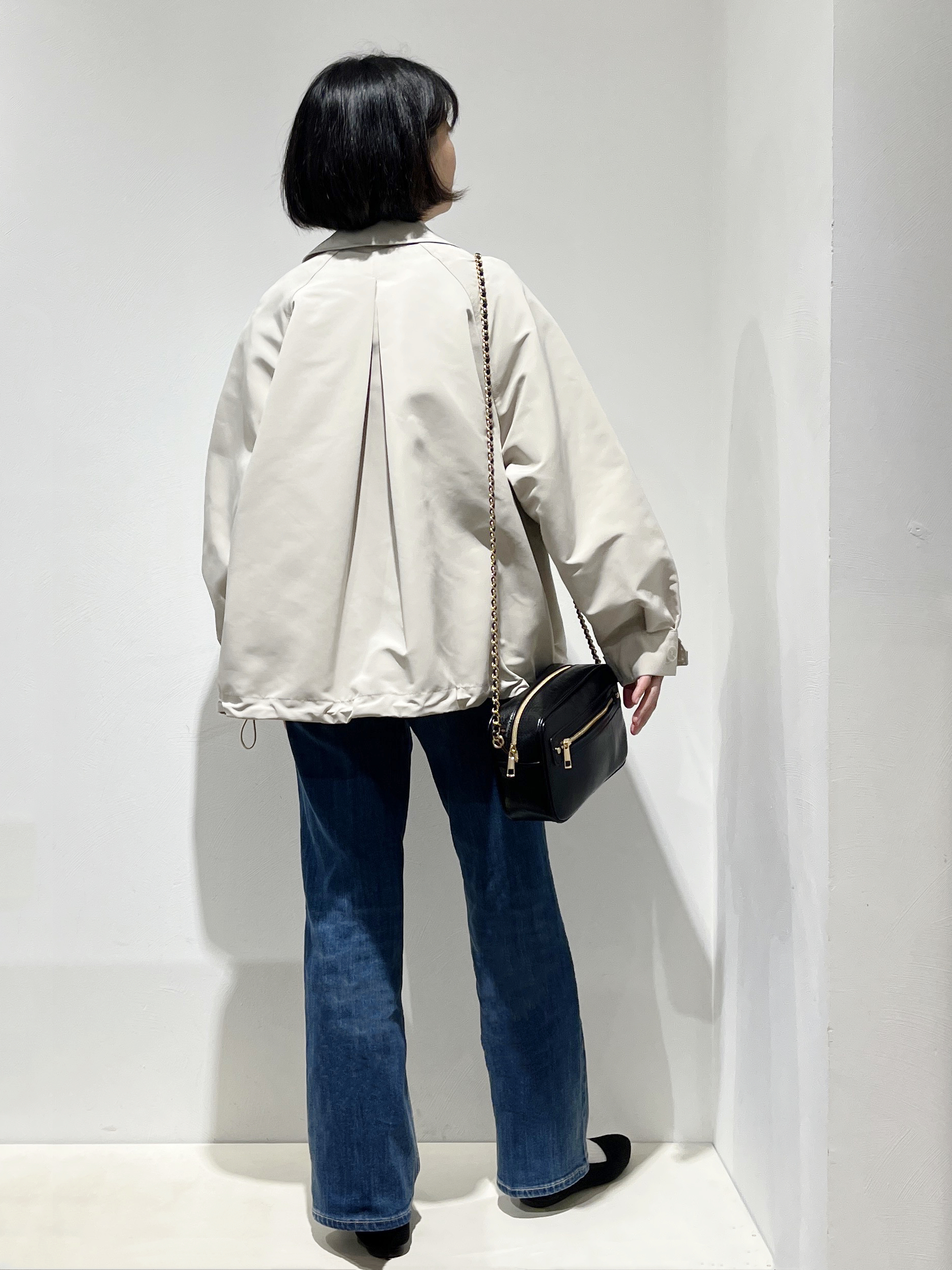 Fujiharuさんの「grove｜【貴島明日香さん着用】【撥水／シルエット2WAY】軽やかミドルトレンチコート」を使ったコーディネート