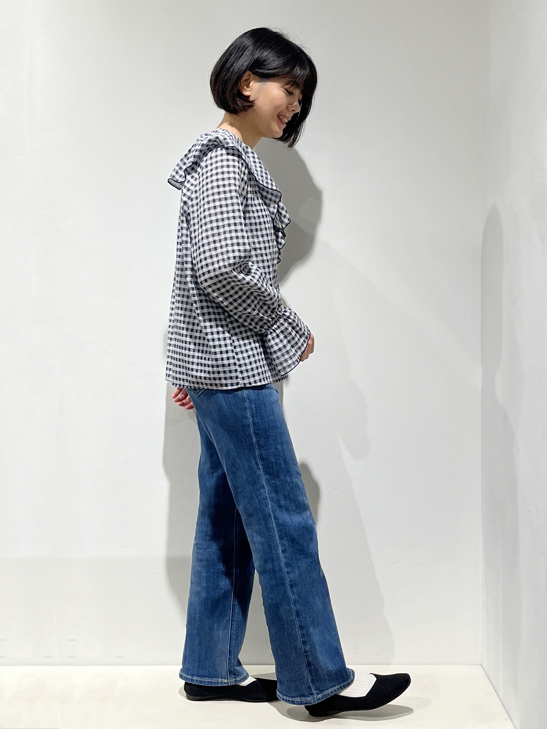 Fujiharuさんの「grove｜【貴島明日香さん着用】【撥水／シルエット2WAY】軽やかミドルトレンチコート」を使ったコーディネート
