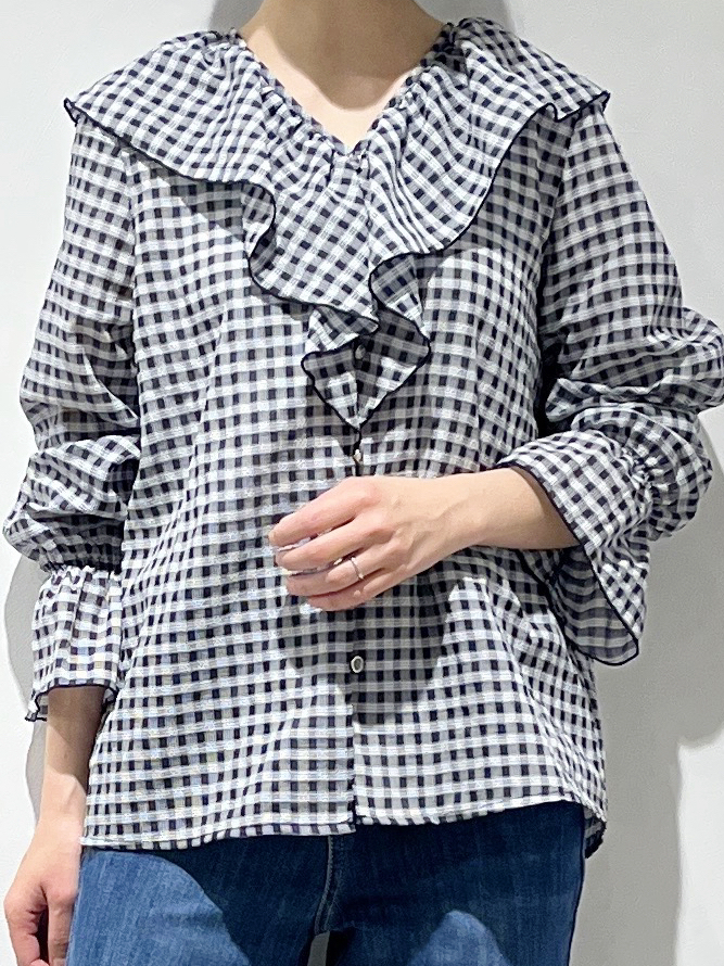 Fujiharuさんの「grove｜【貴島明日香さん着用】【撥水／シルエット2WAY】軽やかミドルトレンチコート」を使ったコーディネート