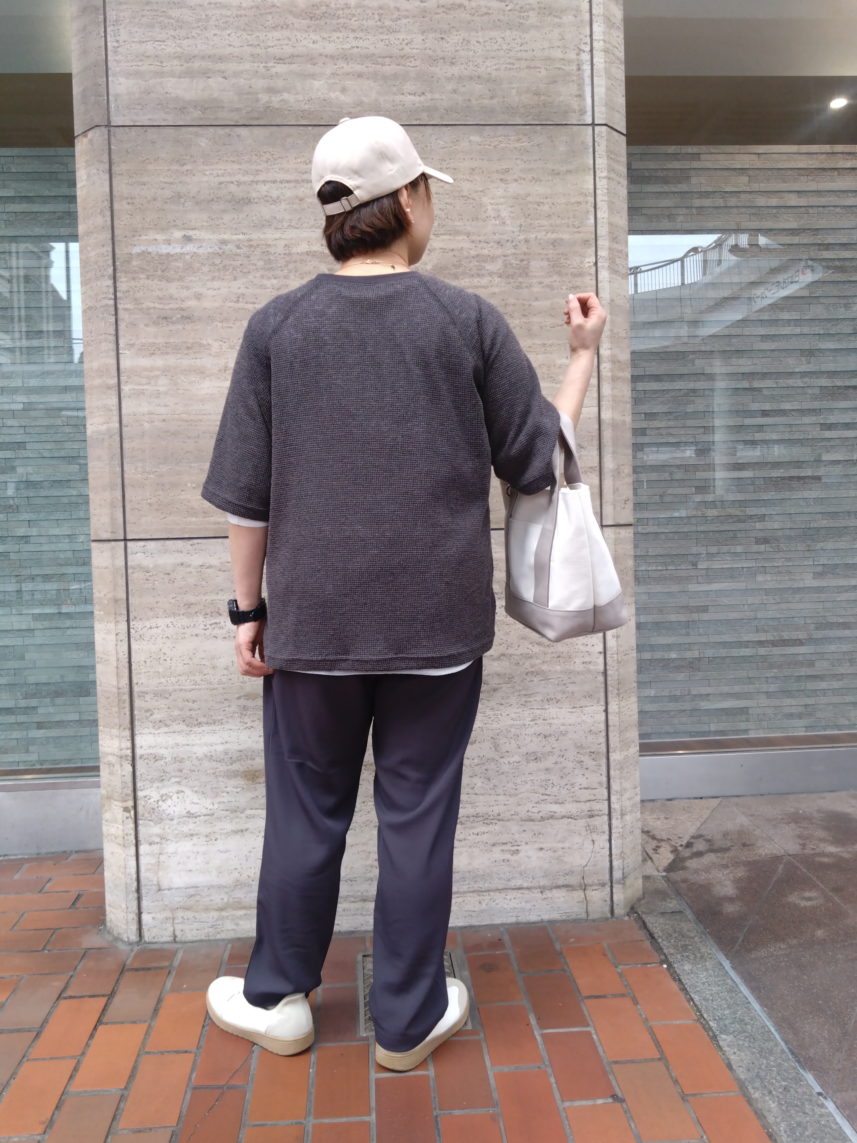ヒロコジさんの「SHOO･LA･RUE｜【S-LL】シアーワッフル ラグラン5分袖ゆるTシャツ」を使ったコーディネート