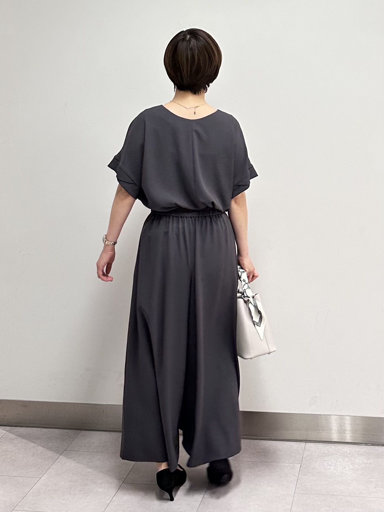みなこさんの「UNTITLED｜【前後2WAY/はっ水/セットアップ可】リラクシーフレンチスリーブブラウス」を使ったコーディネート
