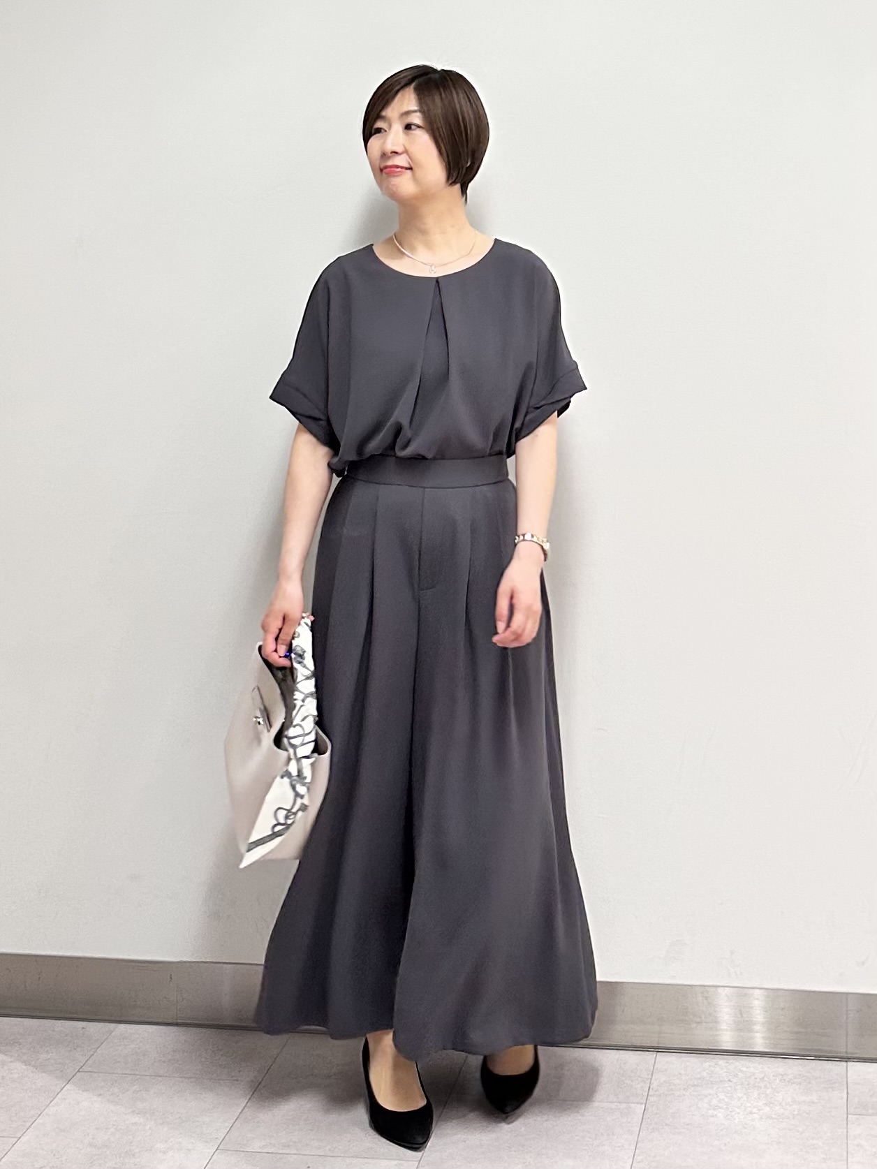 みなこさんの「UNTITLED｜【前後2WAY/はっ水/セットアップ可】リラクシーフレンチスリーブブラウス」を使ったコーディネート