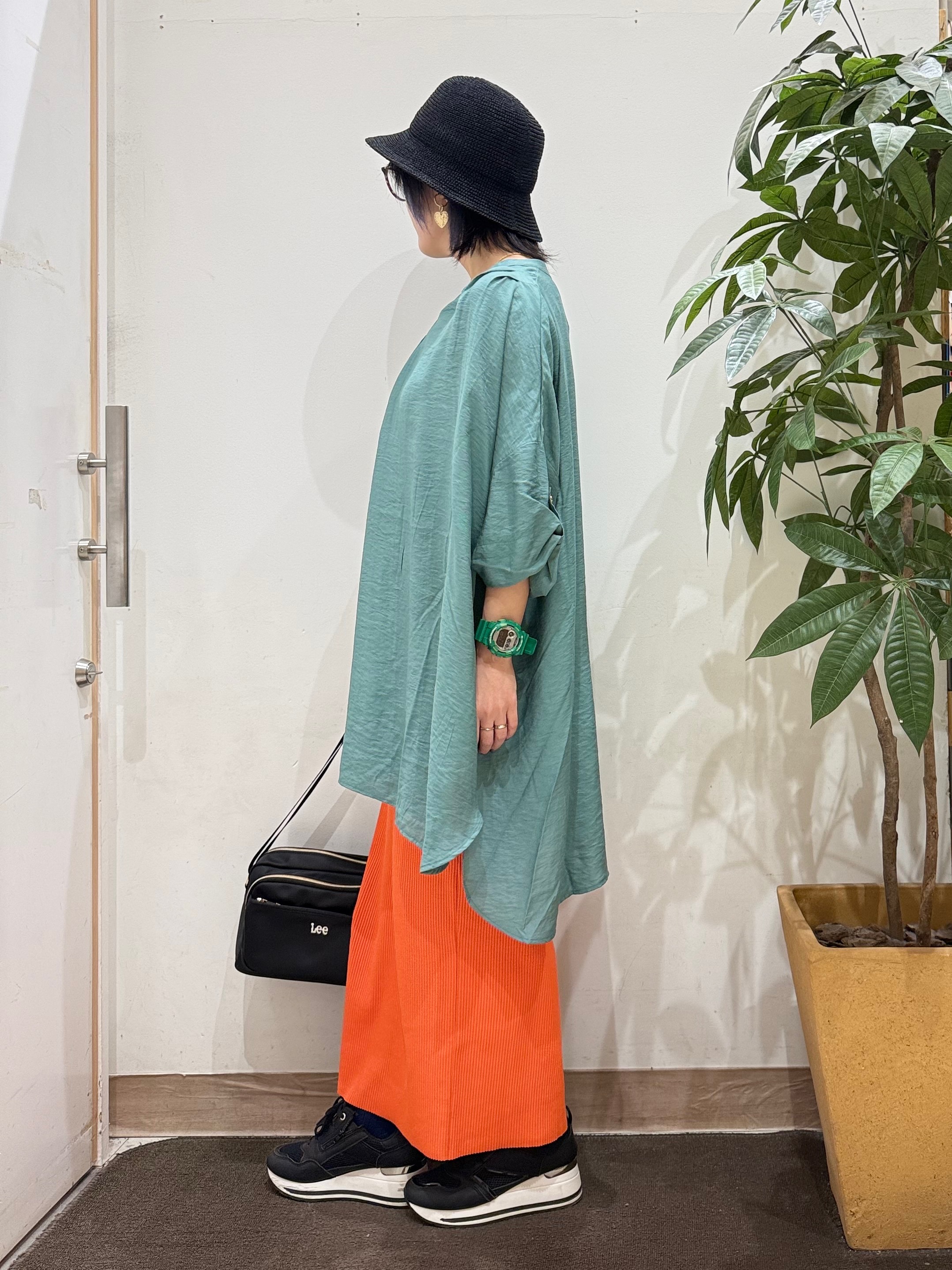 misakiさんの「SHOO･LA･RUE｜【ひんやり/S-LL/洗濯機可】体型カバー叶える 大人のゆるドルマンチュニック」を使ったコーディネート