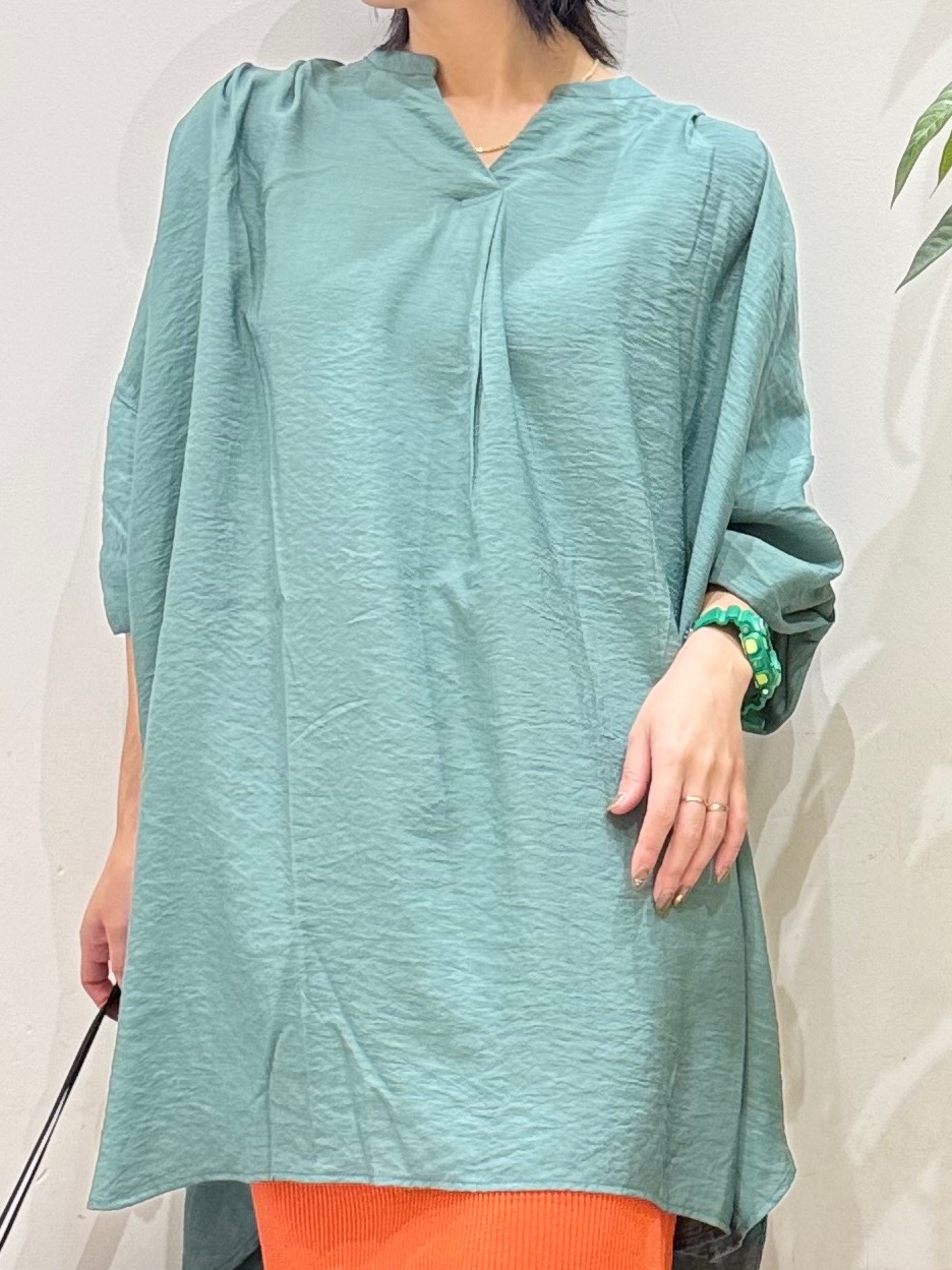 misakiさんの「SHOO･LA･RUE｜【ひんやり/S-LL/洗濯機可】体型カバー叶える 大人のゆるドルマンチュニック」を使ったコーディネート