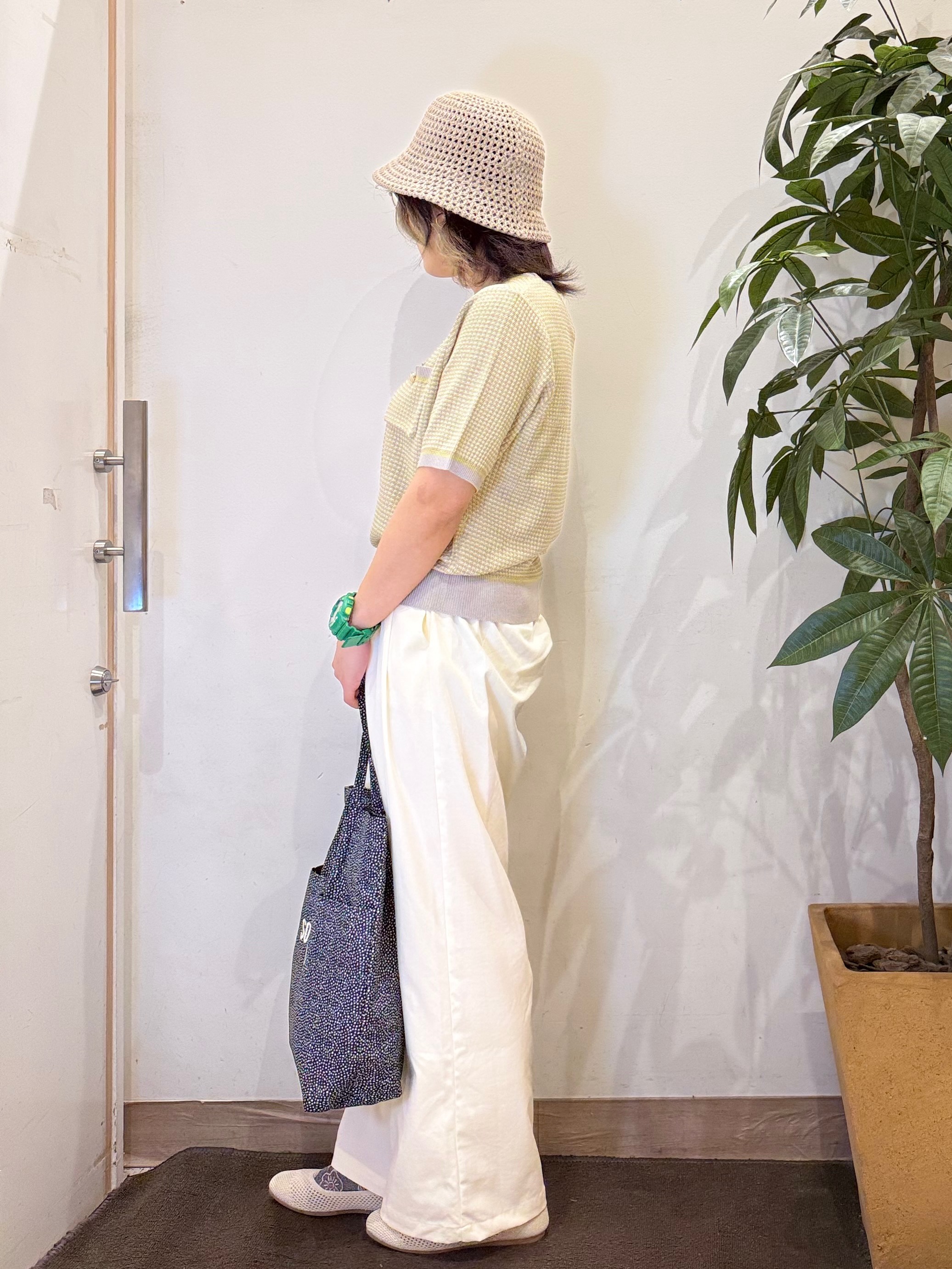 misakiさんの「SHOO･LA･RUE｜【洗濯機可/S-LL】金ボタンが上品 カノコ編み配色クルーネックニット」を使ったコーディネート