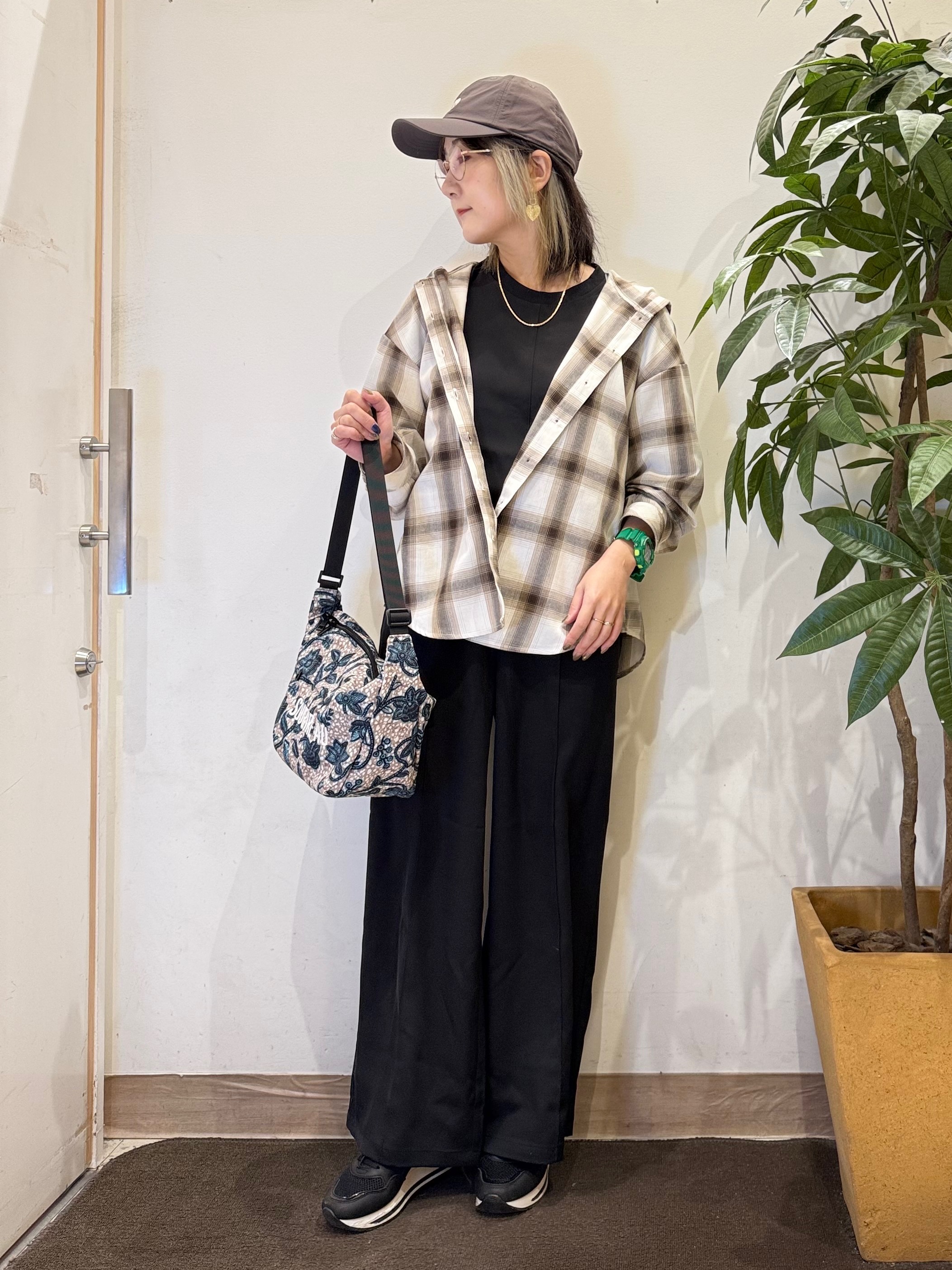misakiさんの「SHOO･LA･RUE｜【洗濯機可】涼しげで軽やかな チェックシャツパーカ」を使ったコーディネート