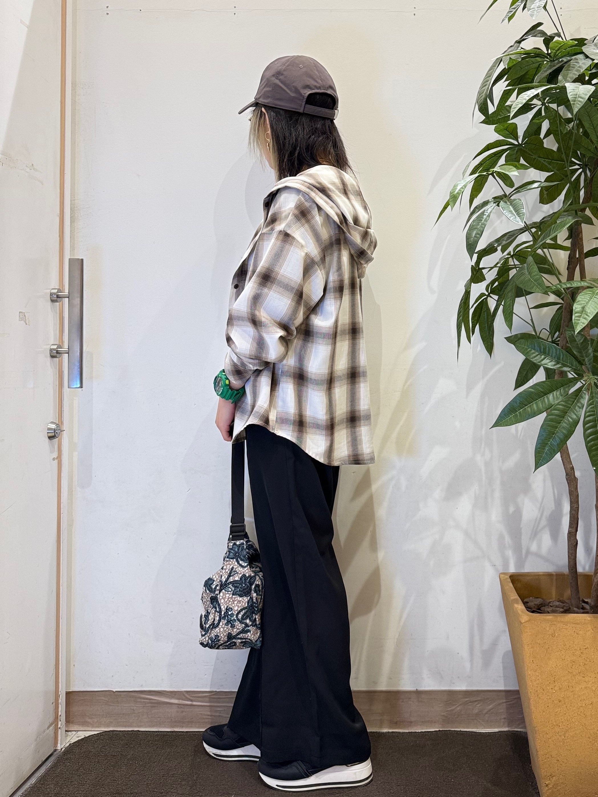misakiさんの「SHOO･LA･RUE｜【洗濯機可】涼しげで軽やかな チェックシャツパーカ」を使ったコーディネート