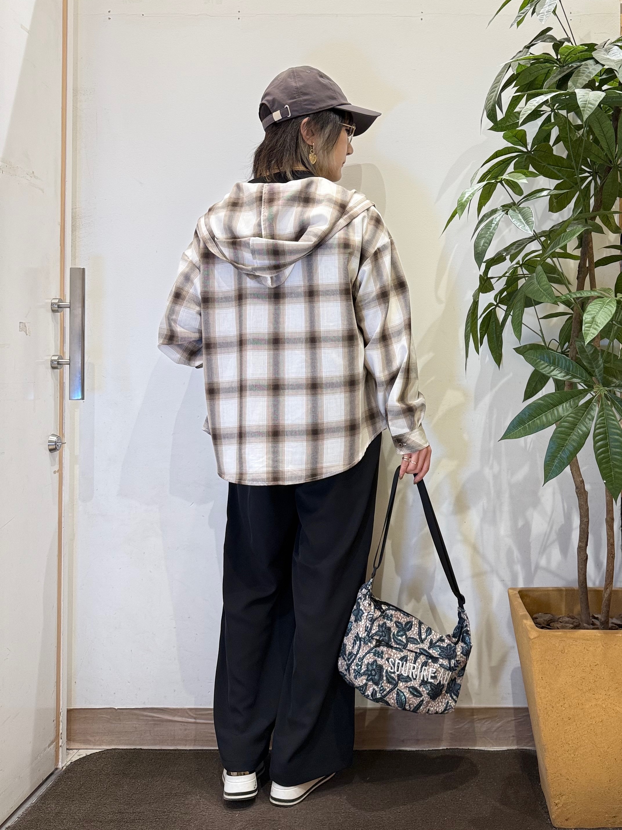 misakiさんの「SHOO･LA･RUE｜【洗濯機可】涼しげで軽やかな チェックシャツパーカ」を使ったコーディネート