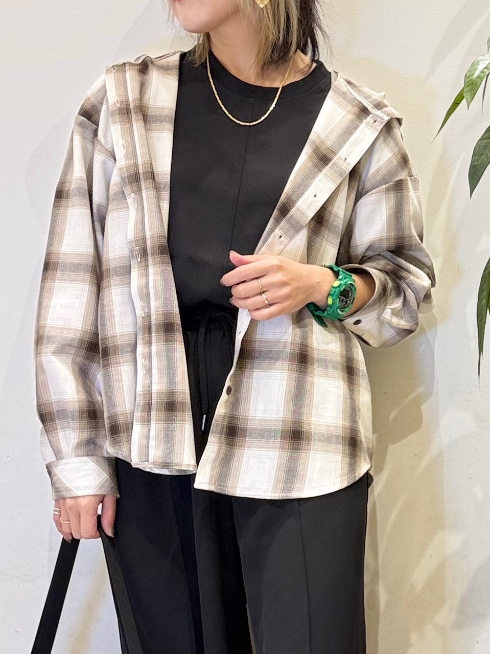 misakiさんの「SHOO･LA･RUE｜【洗濯機可】涼しげで軽やかな チェックシャツパーカ」を使ったコーディネート