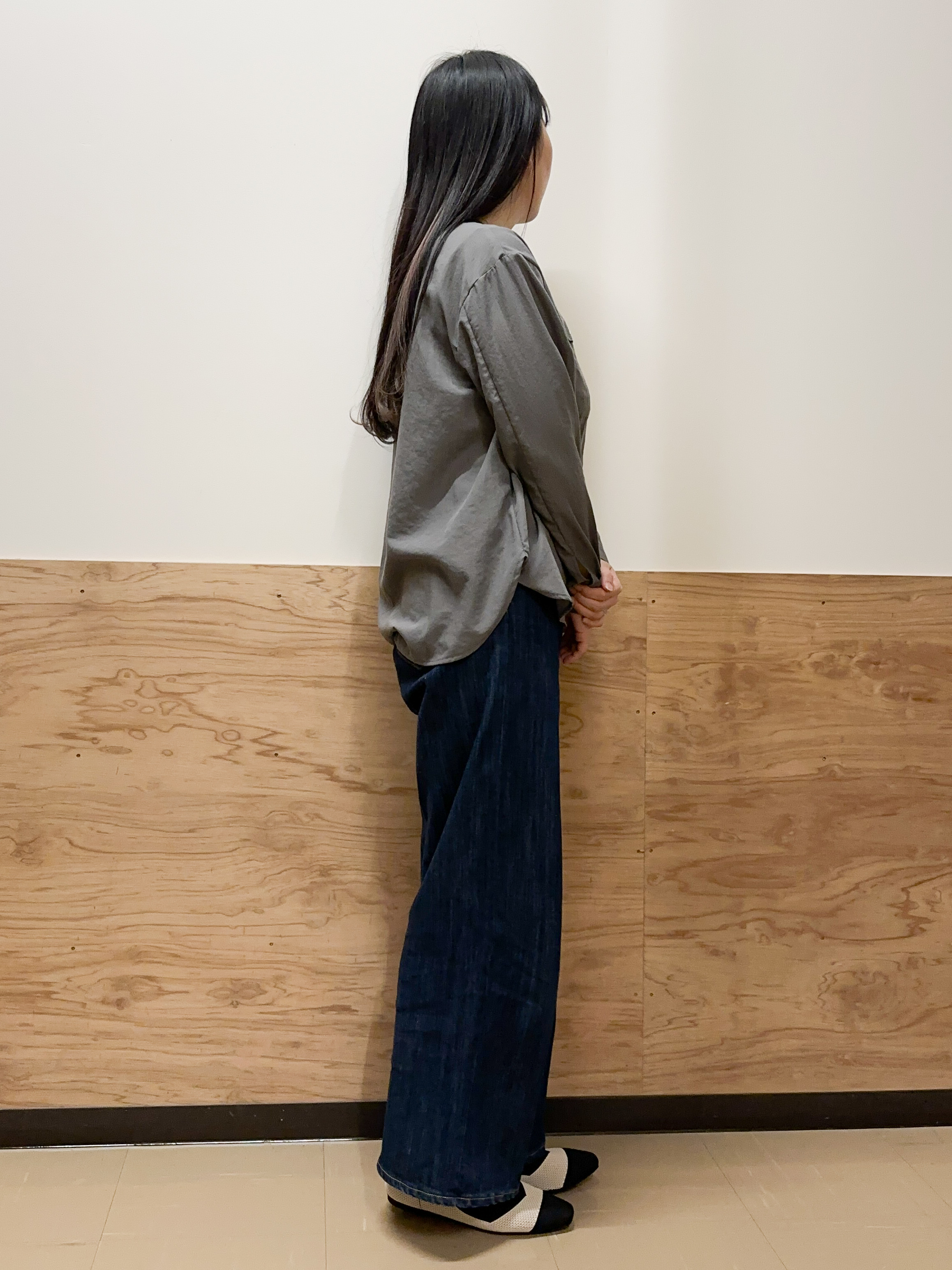 すーさんの「grove｜【貴島明日香さん着用】お仕事も普段も。今どきワークシャツブラウス」を使ったコーディネート