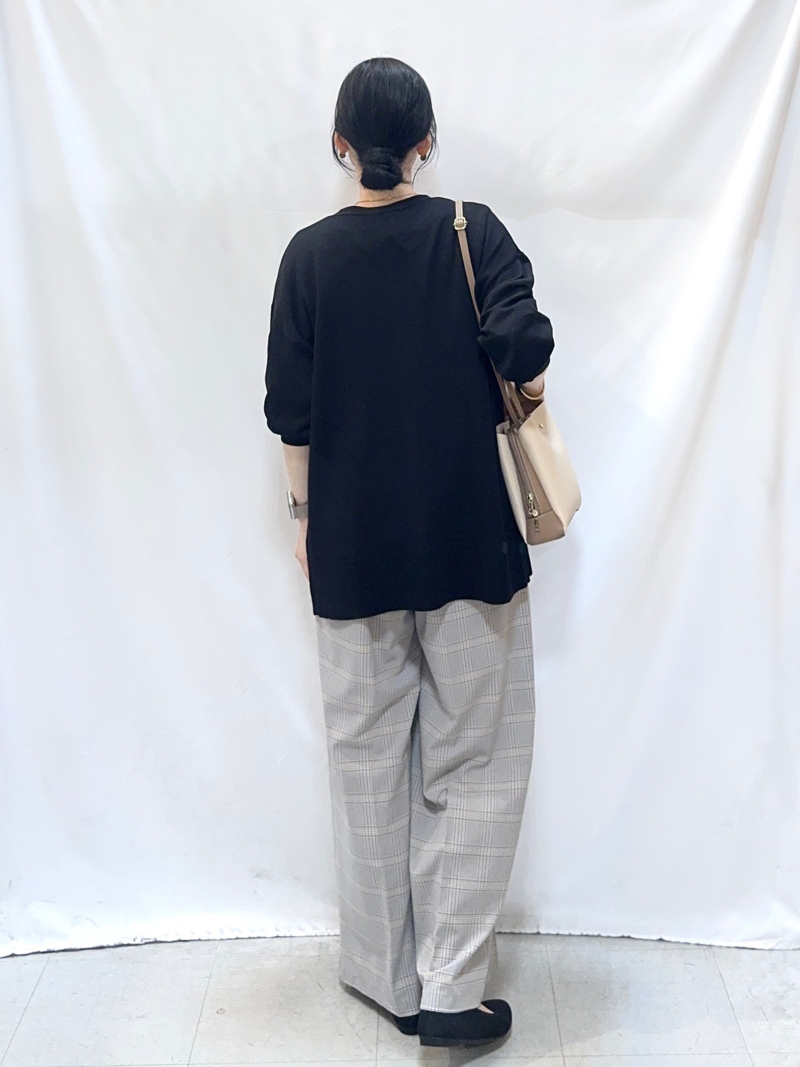 𝐇𝐢𝐫𝐨𝐦𝐢さんの「SHOO･LA･RUE｜【洗濯機可/ひんやり/UV】さらっとしたタッチが心地よい ミドルカーディガン」を使ったコーディネート