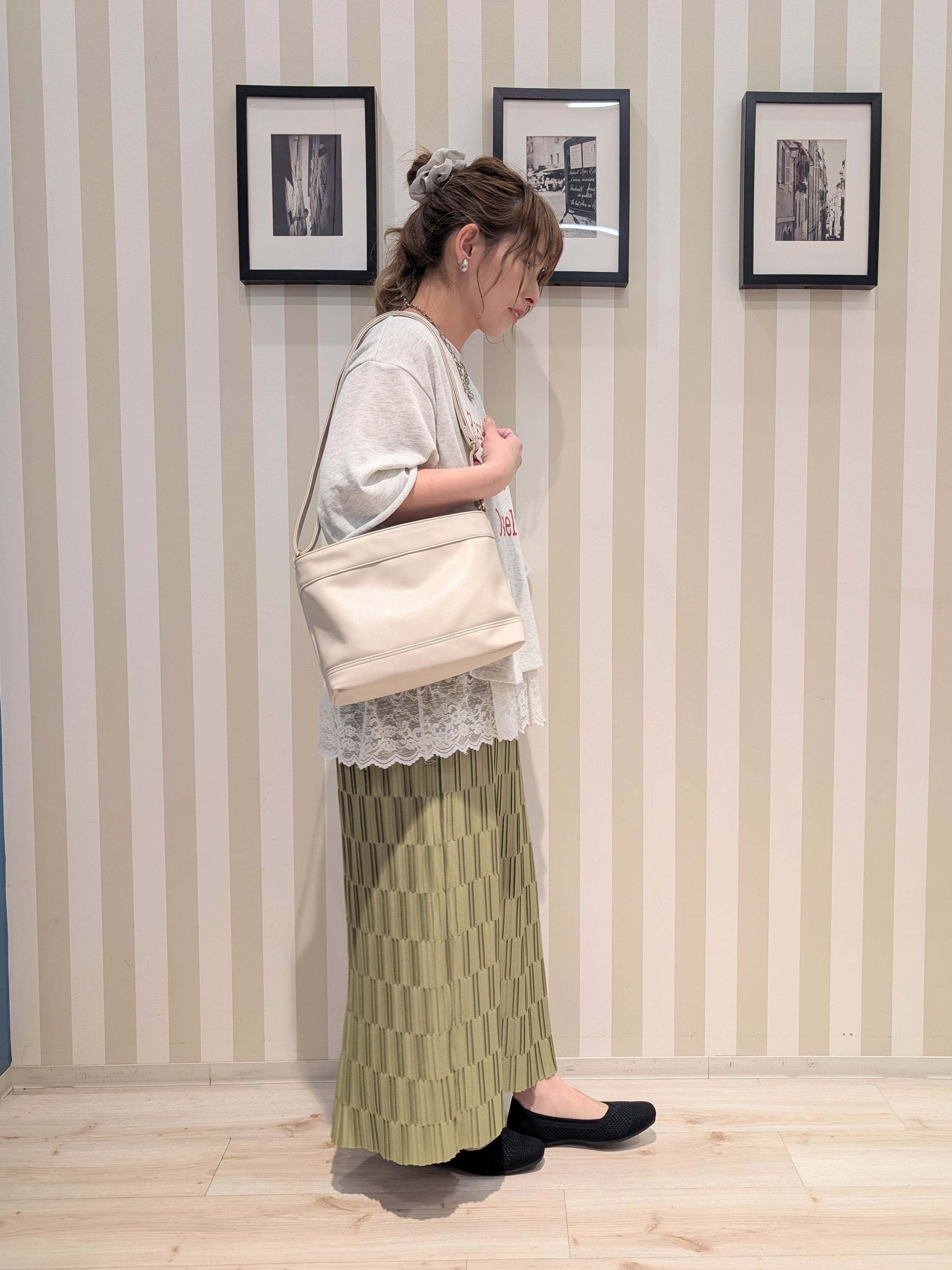 otaさんの「SHOO･LA･RUE｜【洗濯機可/S-LL/選べる6柄】切りっぱなしお袖がこなれカジュアル 5分袖シアーTシャツ」を使ったコーディネート
