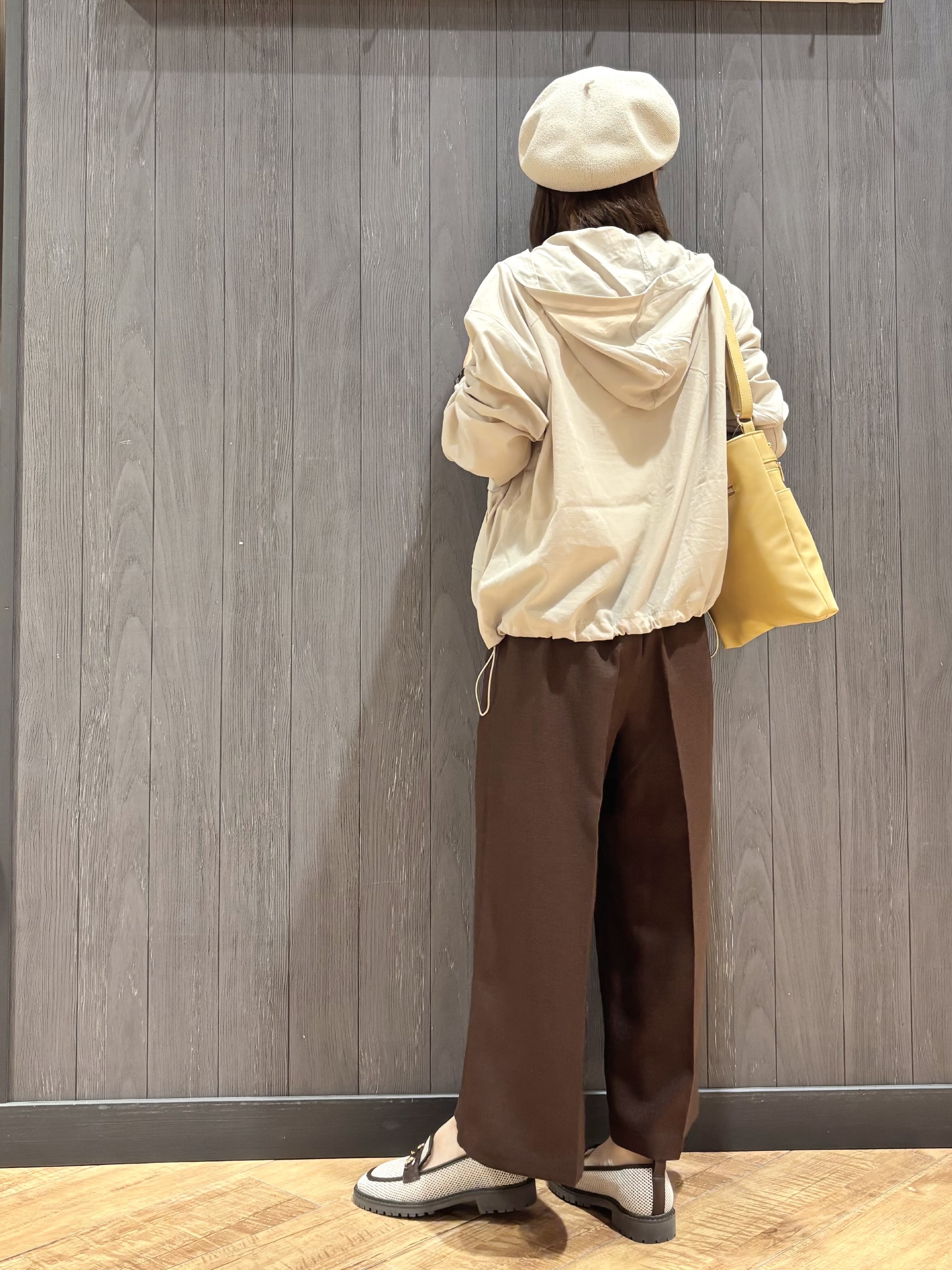 meiさんの「SHOO･LA･RUE｜【S-LL/UV】季節の変わり目に ゴールドパーツが上品なフード付きブルゾン」を使ったコーディネート