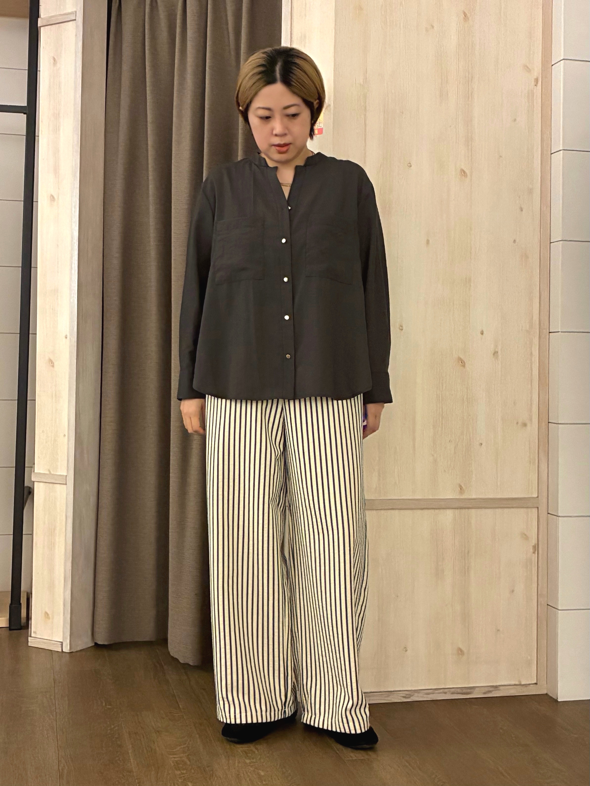 aiさんの「THE SHOP TK｜【刻みネックですっきり見え】Wポケット金ボタンシャツ」を使ったコーディネート