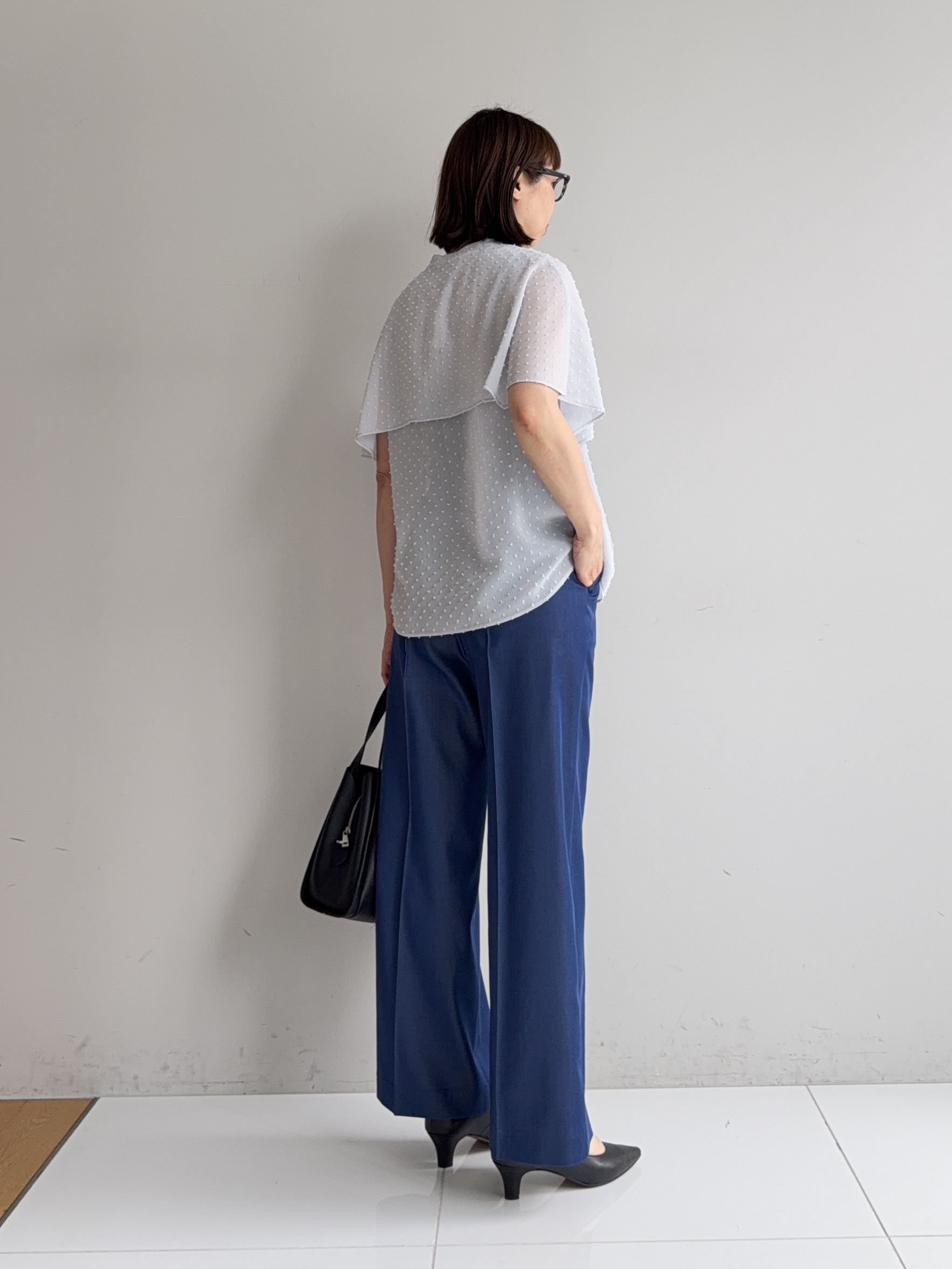 murayamaさんの「INDIVI｜【洗える／ドットモチーフ】ケープスリーブブラウス」を使ったコーディネート