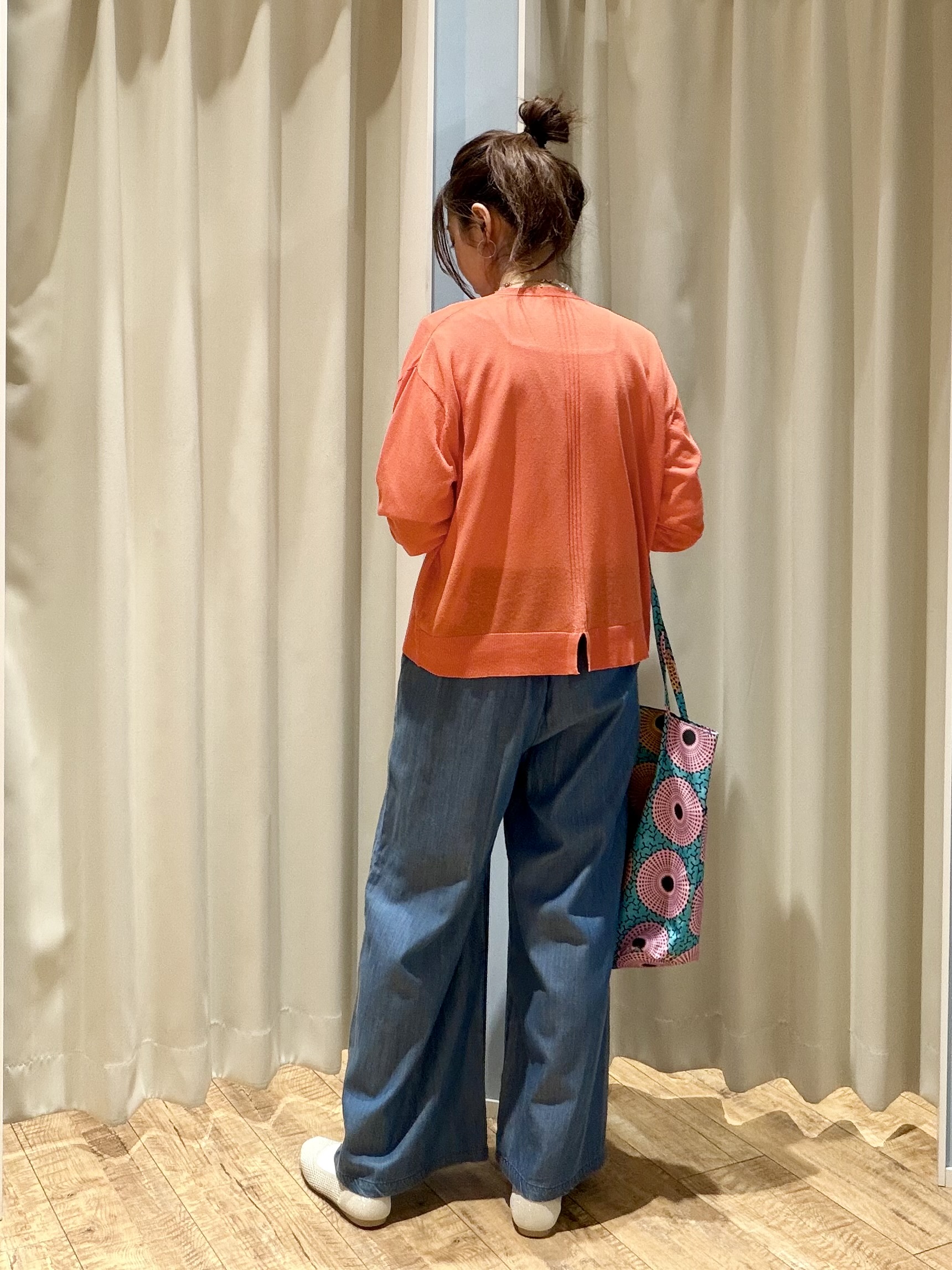 ｔｅｎｃｈｏさんの「SHOO･LA･RUE｜【ひんやり/洗濯機可/S-LL】オンにもオフにも マルチに使えるボタンレスカーディガン」を使ったコーディネート