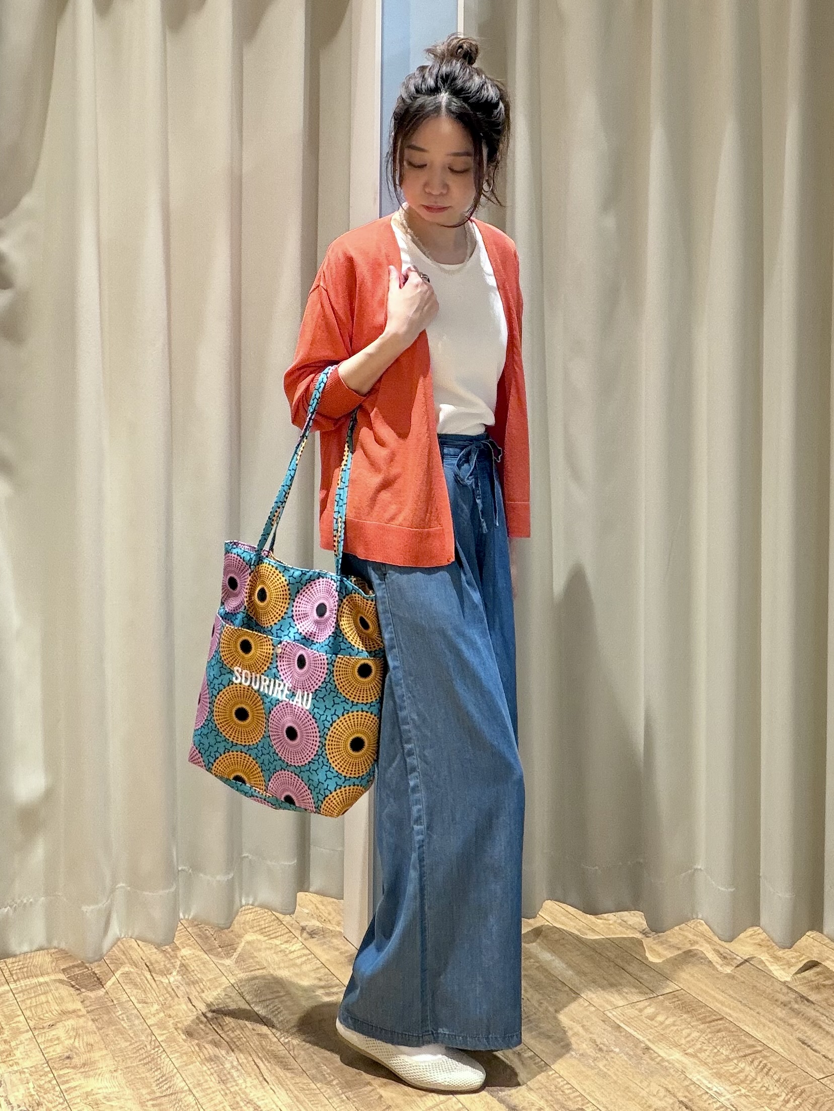 ｔｅｎｃｈｏさんの「SHOO･LA･RUE｜【ひんやり/洗濯機可/S-LL】オンにもオフにも マルチに使えるボタンレスカーディガン」を使ったコーディネート
