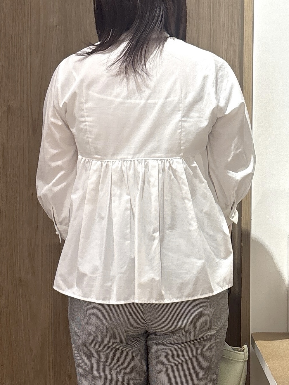 このかさんの「index｜ペプラムブラウス／ボウタイ取り外し可【洗濯機OK／イージーアイロン／防シワ】《XS～LL／8col》」を使ったコーディネート