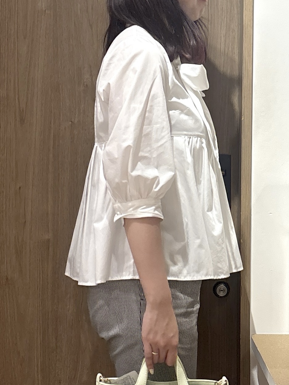 このかさんの「index｜ペプラムブラウス／ボウタイ取り外し可【洗濯機OK／イージーアイロン／防シワ】《XS～LL／8col》」を使ったコーディネート
