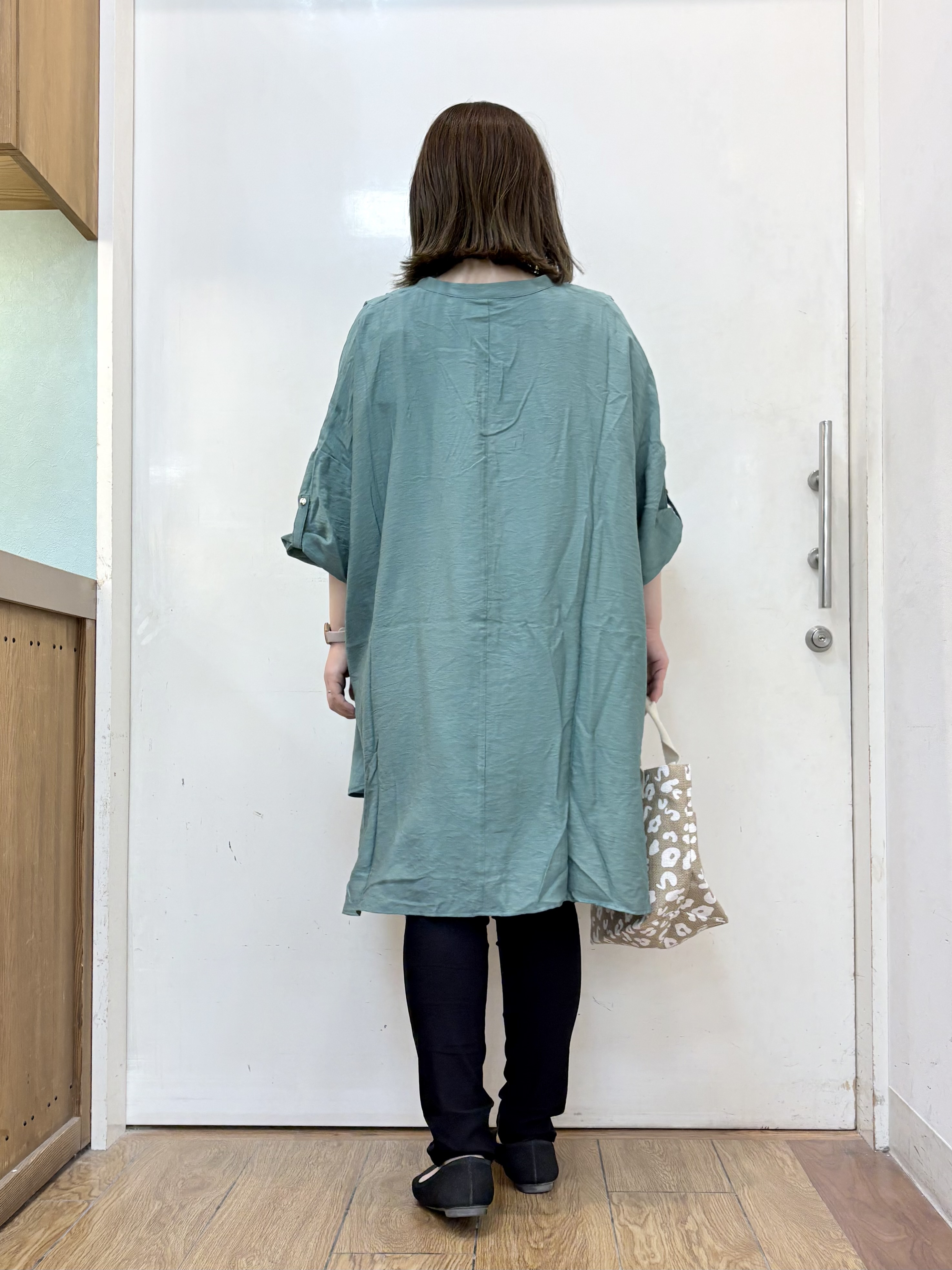 だいわさんの「SHOO･LA･RUE｜【ひんやり/S-LL/洗濯機可】体型カバー叶える 大人のゆるドルマンチュニック」を使ったコーディネート