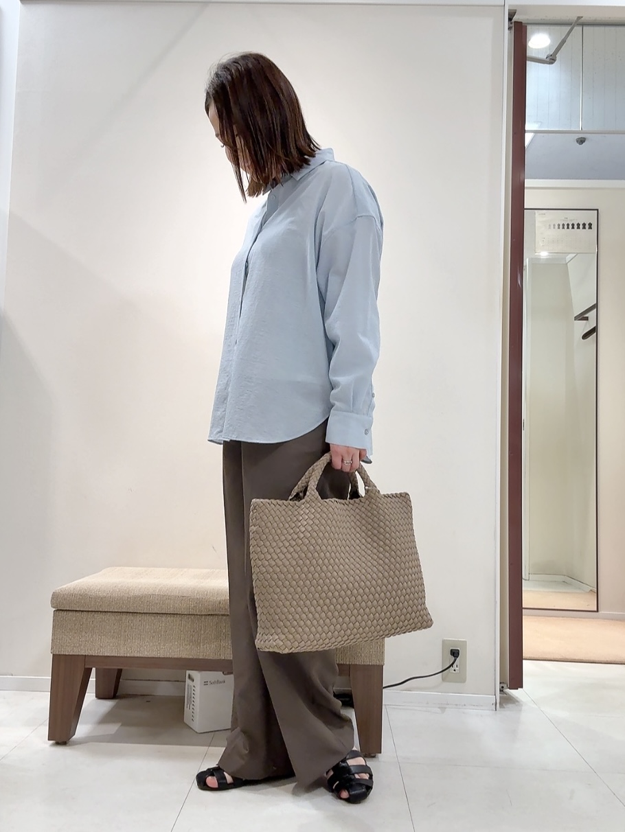 YUIさんの「UNTITLED｜【2WAY/マシンウォッシャブル】カシュクールデザインシャツ」を使ったコーディネート