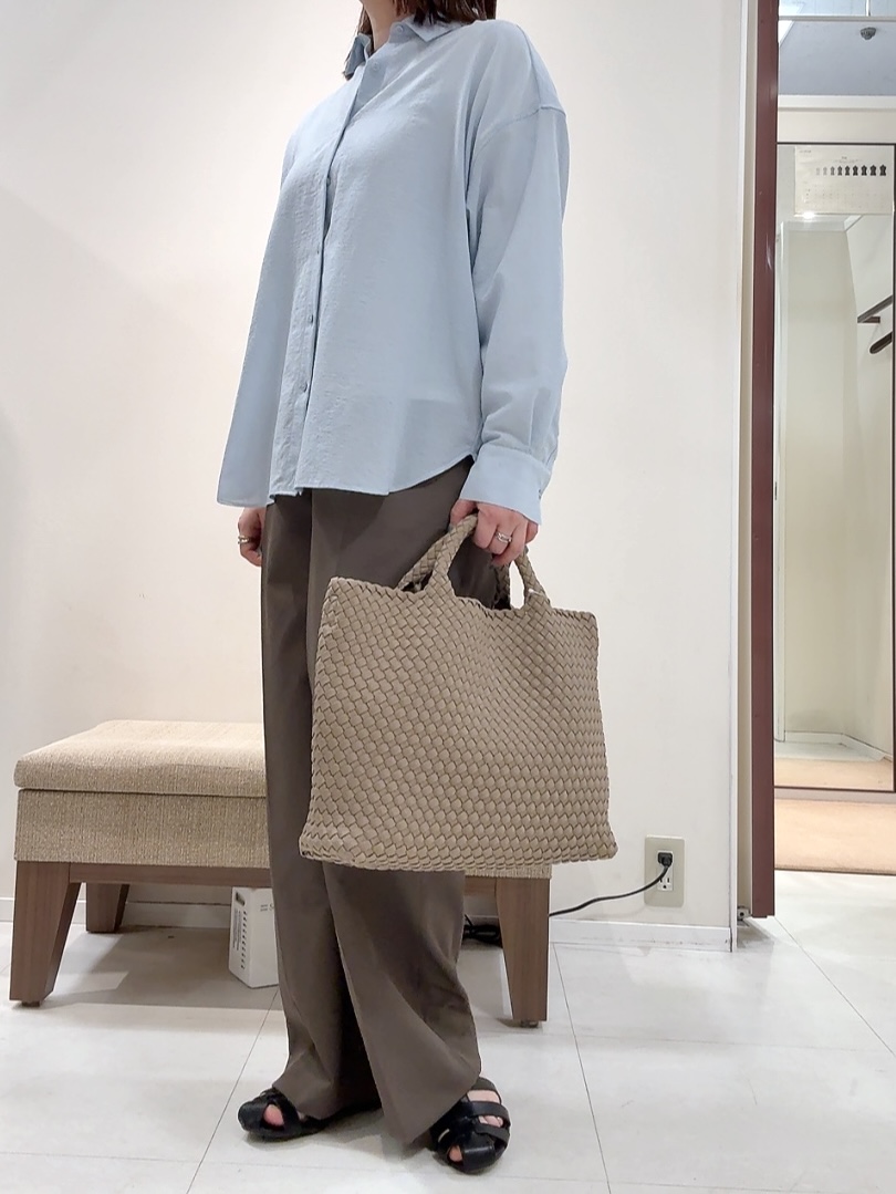YUIさんの「UNTITLED｜【2WAY/マシンウォッシャブル】カシュクールデザインシャツ」を使ったコーディネート